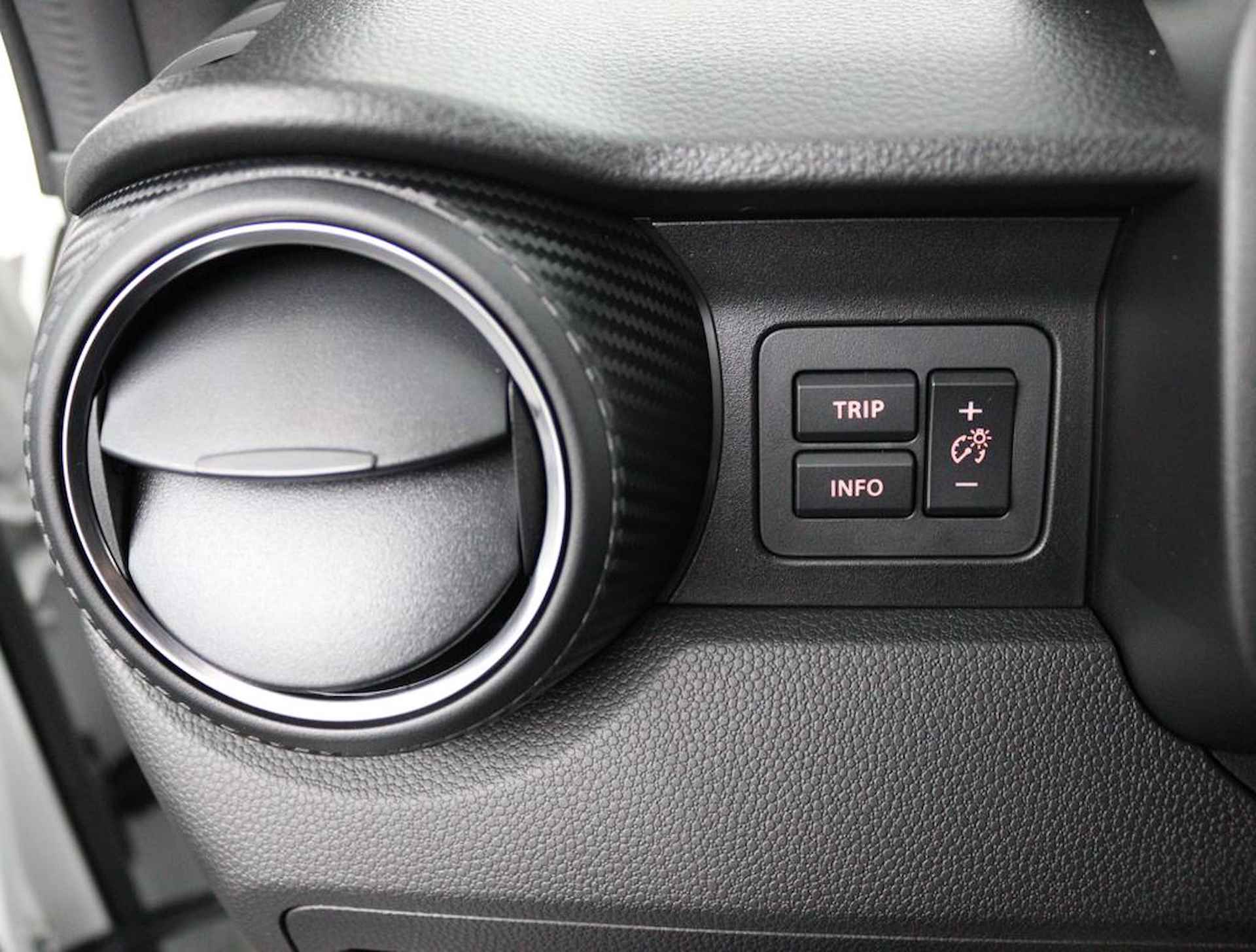 Suzuki Ignis 1.2 Smart Hybrid Select | Direct Leverbaar | Automaat | Stoelverwarming | Achteruitrijcamera | Zes Jaar Garantie | Veel Voorraad direct beschikbaar | - 25/53