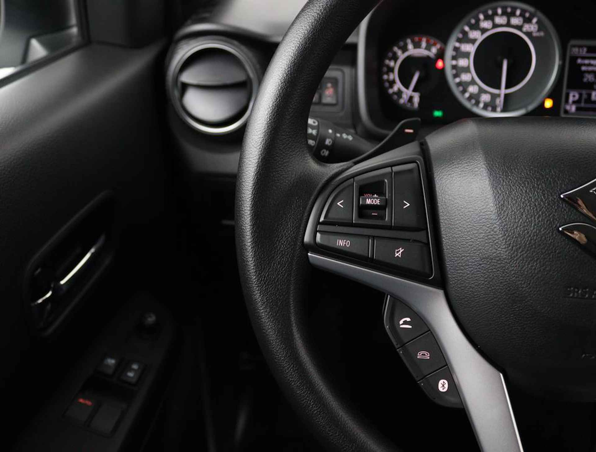 Suzuki Ignis 1.2 Smart Hybrid Select | Direct Leverbaar | Automaat | Stoelverwarming | Achteruitrijcamera | Zes Jaar Garantie | Veel Voorraad direct beschikbaar | - 28/53