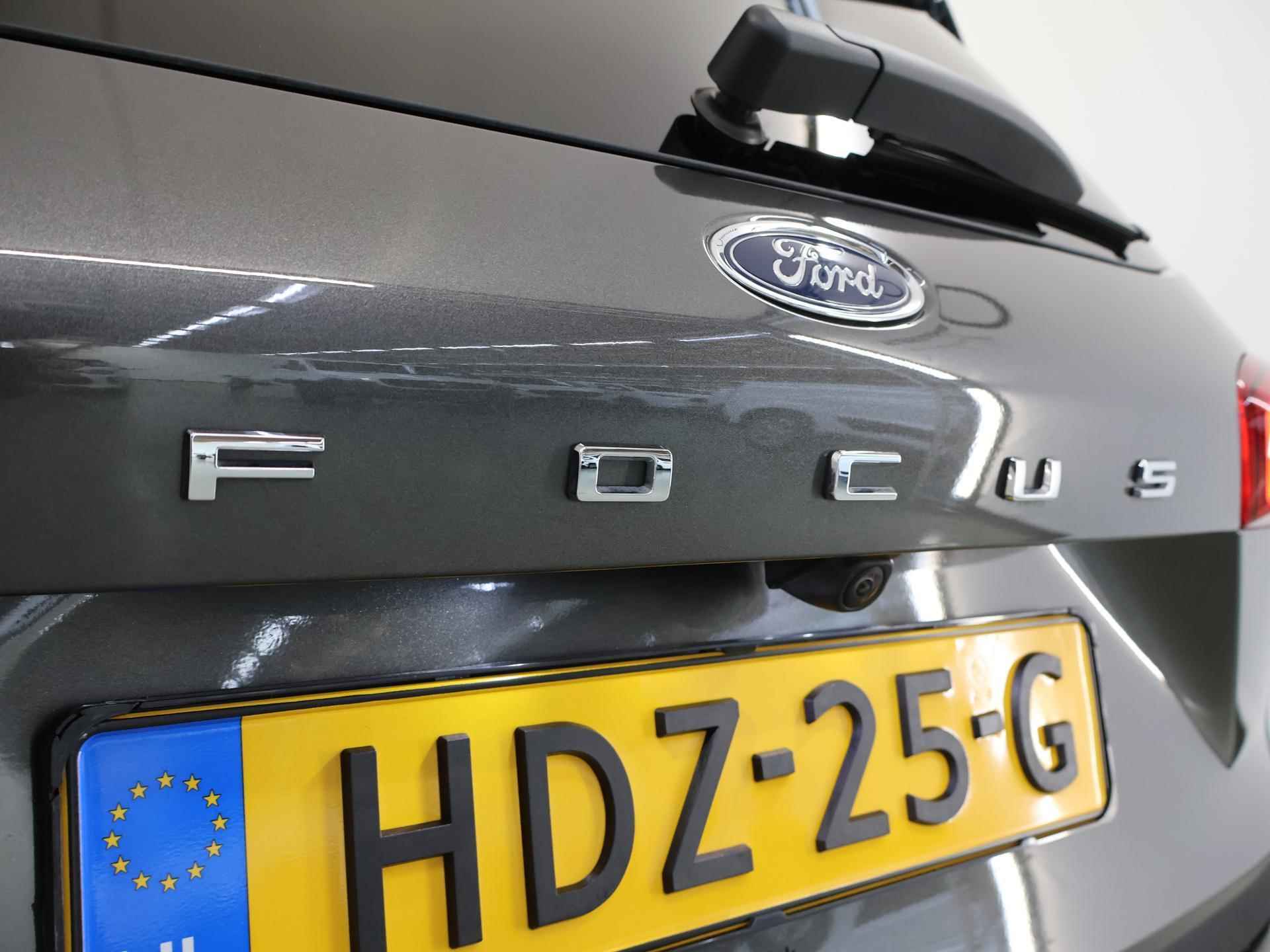 Ford Focus 1.0 EcoBoost Hybrid ST Line | Panoramadak | Parkeercamera | Winterpakket | Cruise Control Adaptief | Dodehoekdetectie | Navigatie | - 37/40