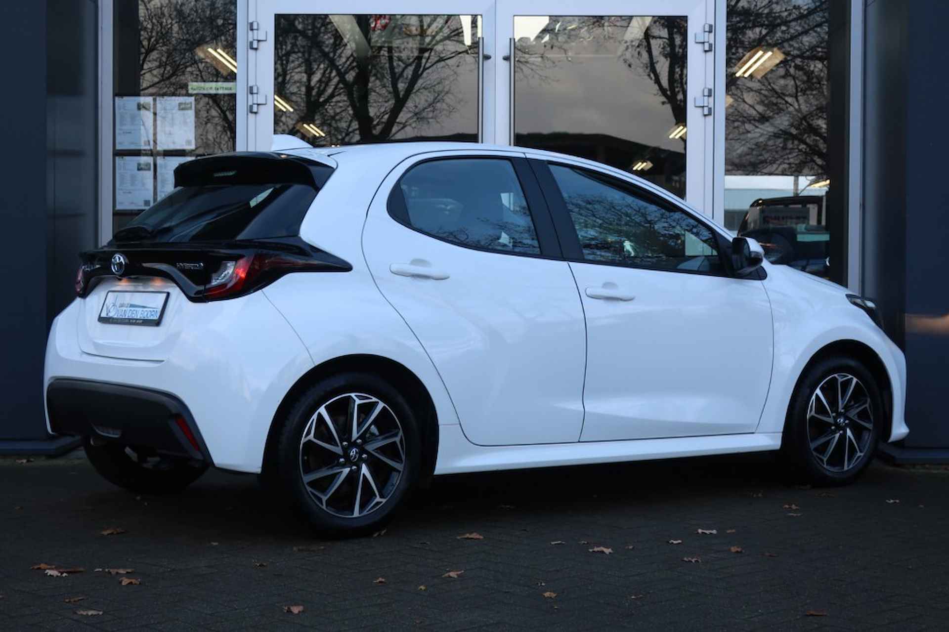 TOYOTA Yaris 1.5 HYBRID, Navi, Clima, Apple Carplay, Android Auto, etc. - 4/31