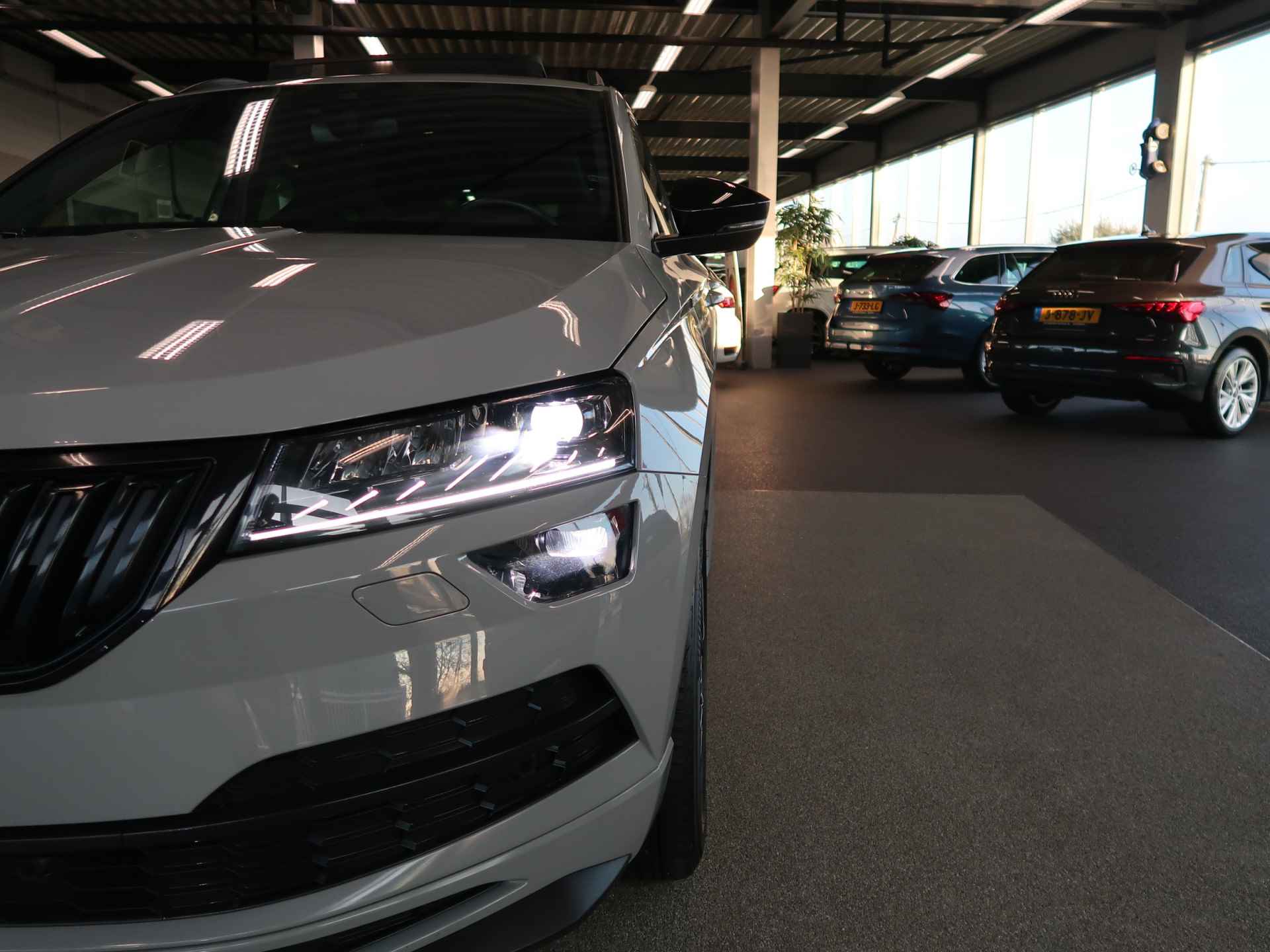 Škoda Karoq 1.5 TSi 150pk DSG Sportline Business SCHUIFDAK/KEYLESS/VIRTUAL/CAMERA/TREKH.WEGKLAPBAAR - 17/105