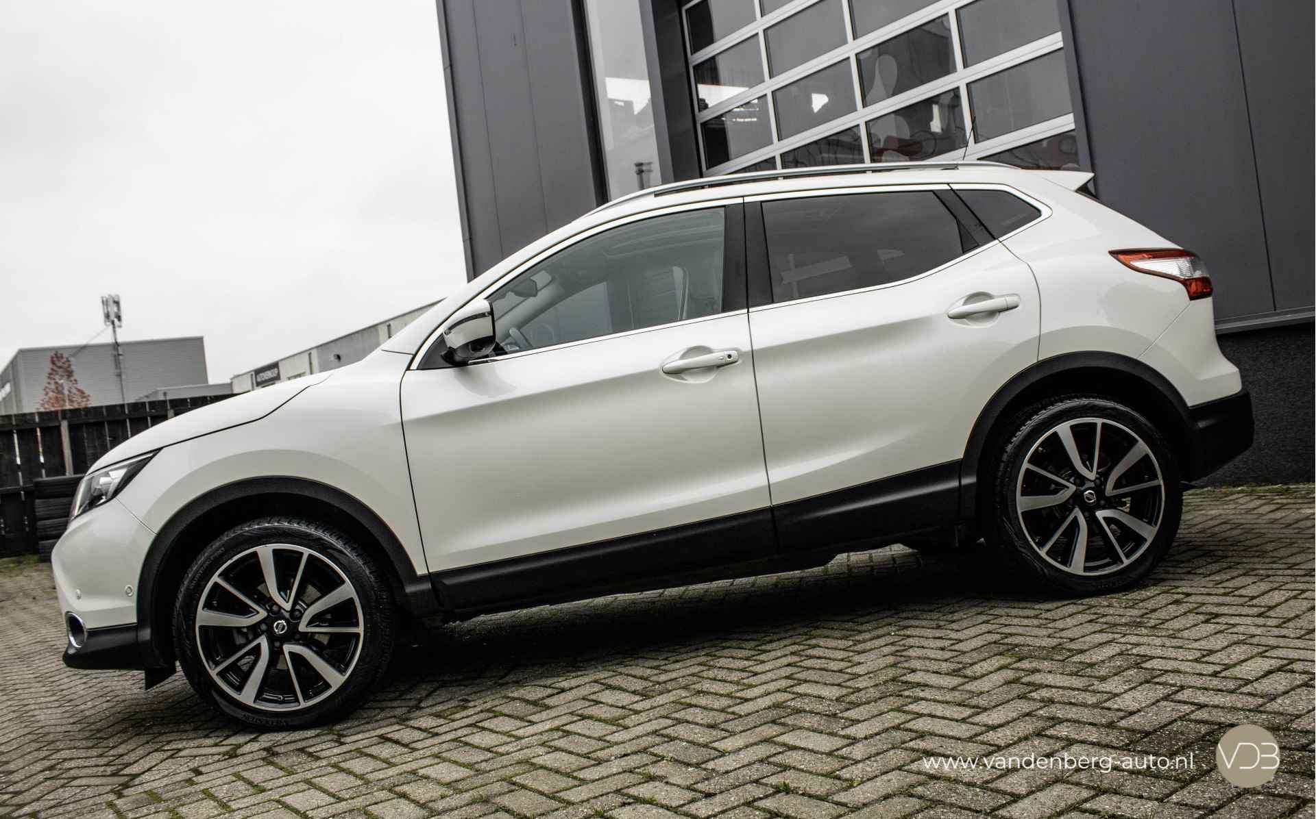 Nissan QASHQAI 1.2 Tekna PANO LEER Origineel NL - 2/16