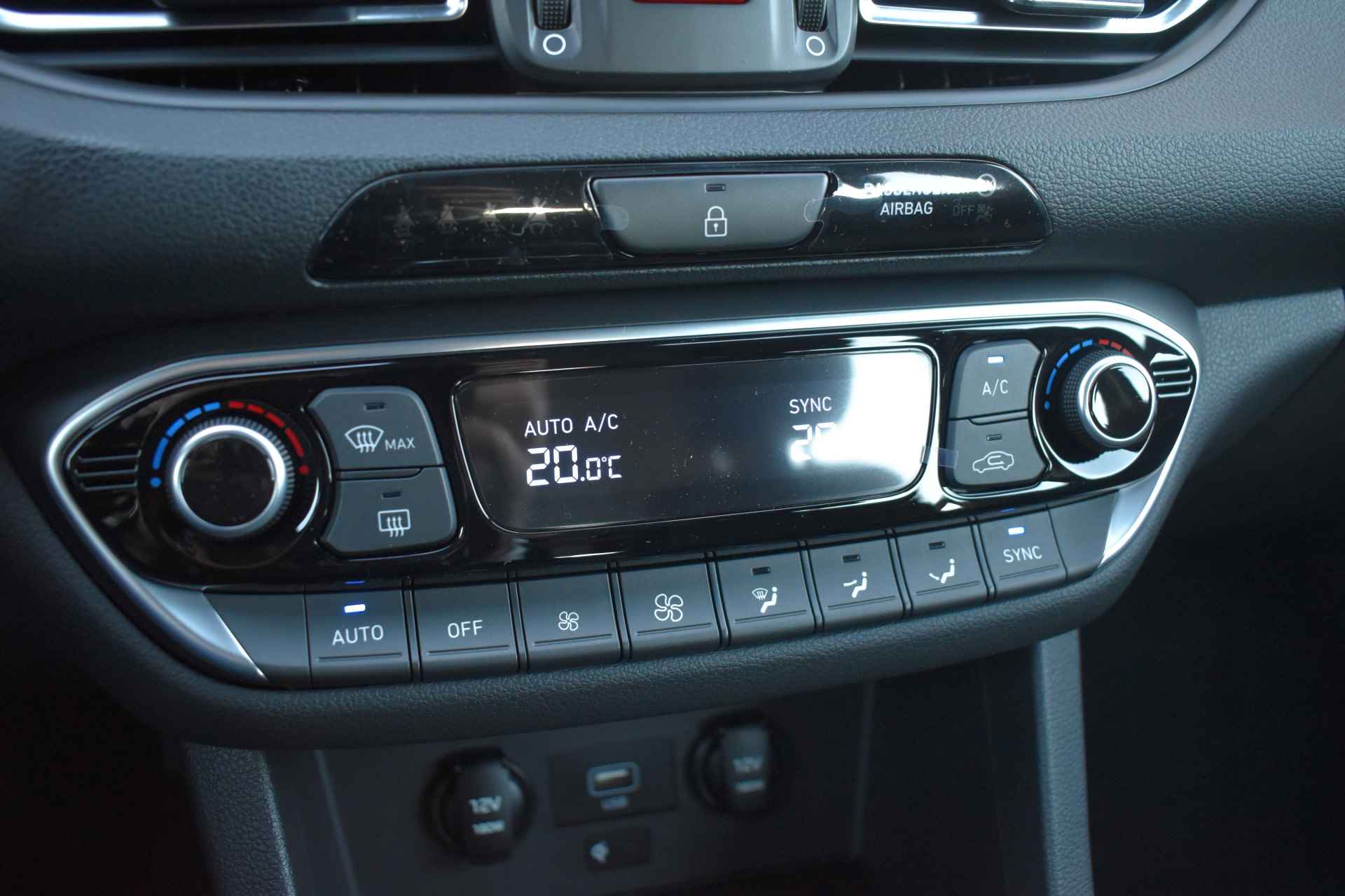 Hyundai i30 Wagon 1.0 T-GDi MHEV Comfort Smart VAN €34.140,- VOOR €31.130,- - 14/26