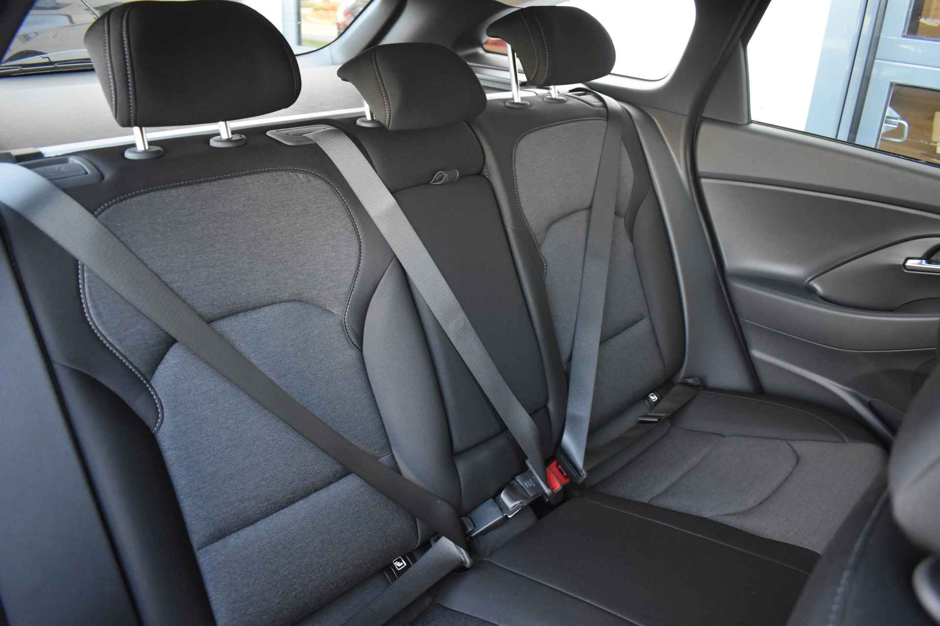 Hyundai i30 Wagon 1.0 T-GDi MHEV Comfort Smart VAN €34.140,- VOOR €31.130,- - 21/26