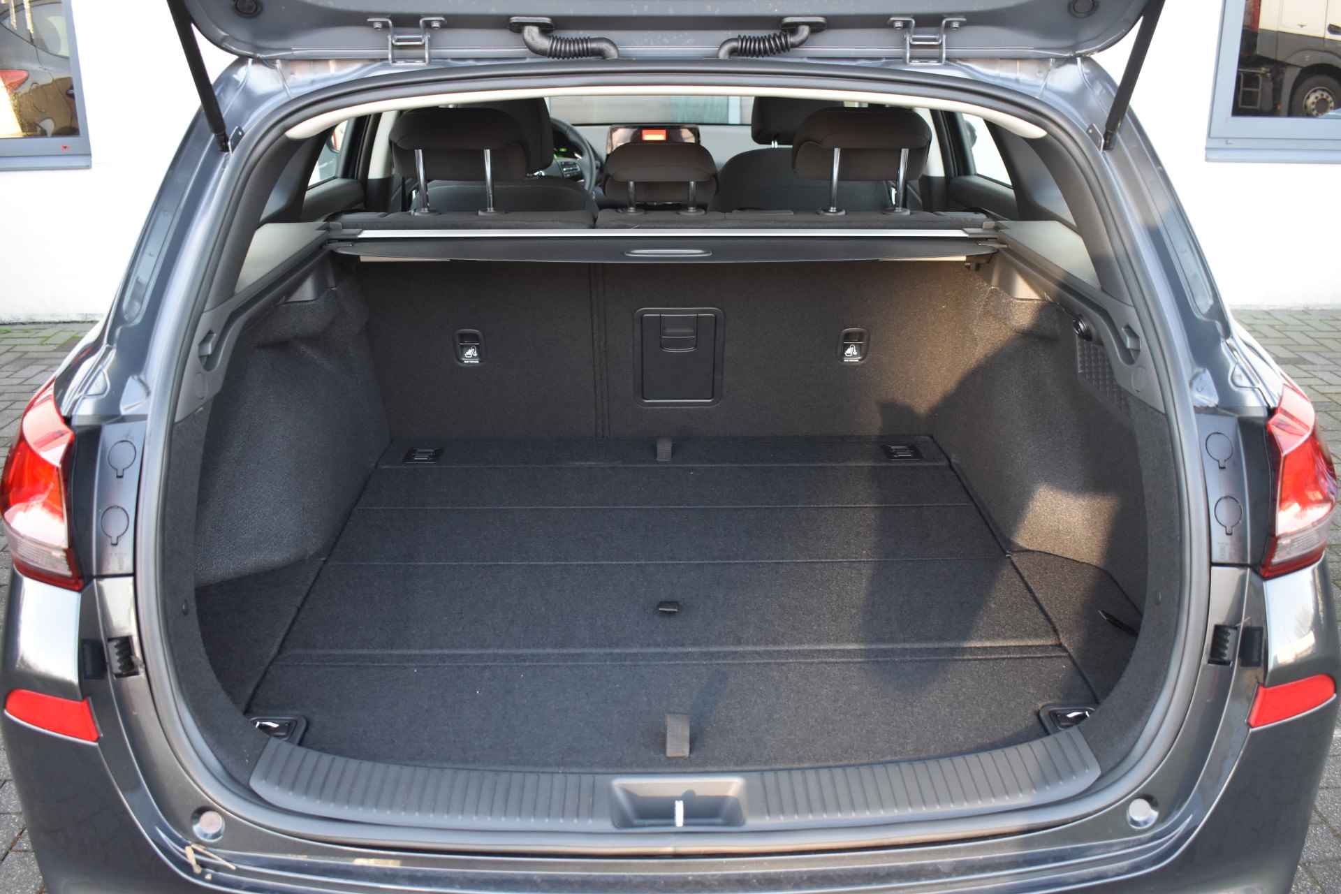 Hyundai i30 Wagon 1.0 T-GDi MHEV Comfort Smart VAN €34.140,- VOOR €31.130,- - 22/26