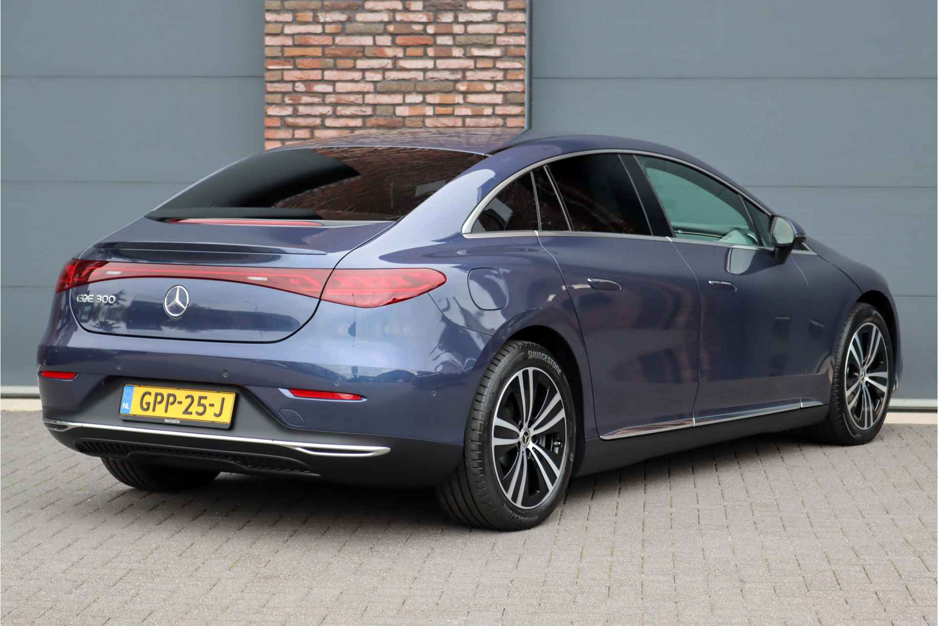 Mercedes-Benz EQE 300 Luxury Line 89 kWh | Distronic+ | Trekhaak | Burmester | Memory | Digital Light | Leder | Surround Camera | Keyless Go | Rijassistentiepakket+ | - 8/45