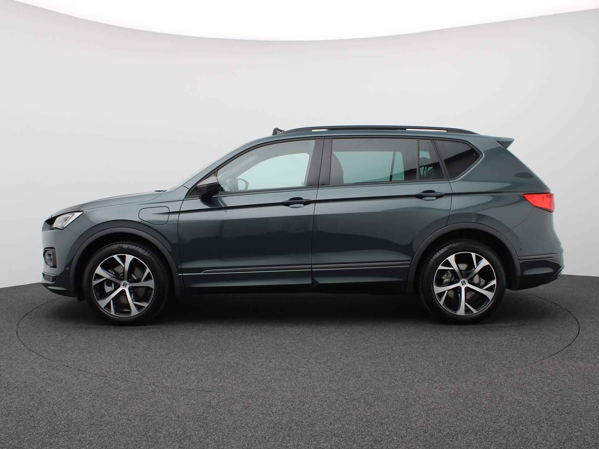 SEAT Tarraco 1.4 TSI e-Hybrid PHEV FR 245PK DSG Panoramadak, trekhaak, achteruitrijcamera, winterpakket Plus, virtual pedal, keyless, side assist, 19'' lichtmetaal - 2/56