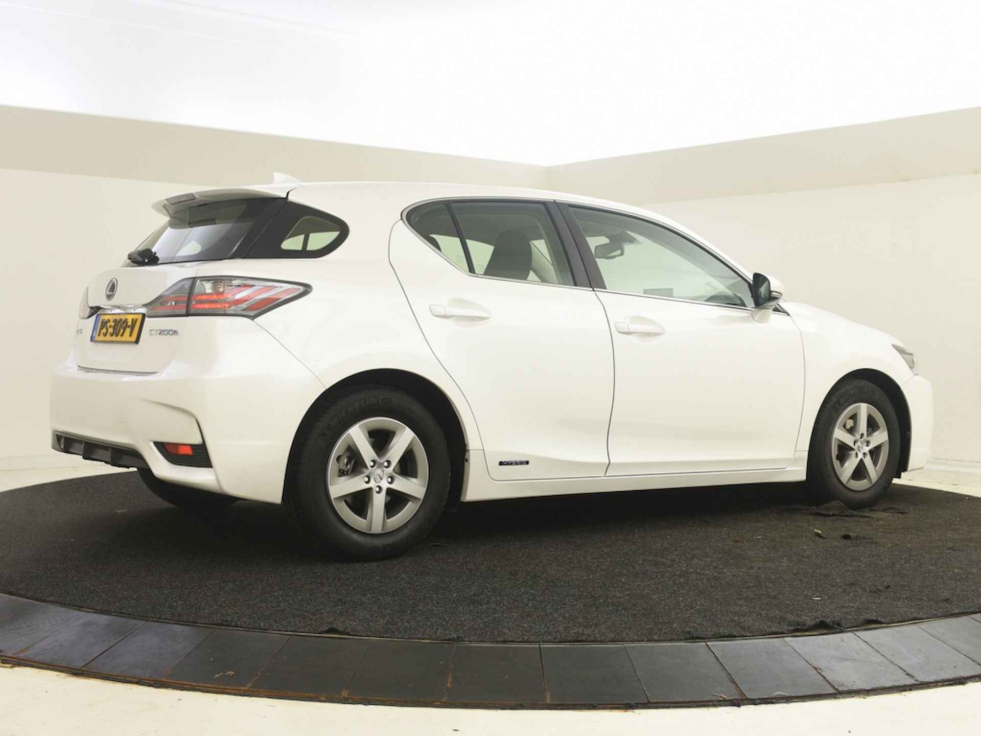 Lexus CT 200h - 8/28