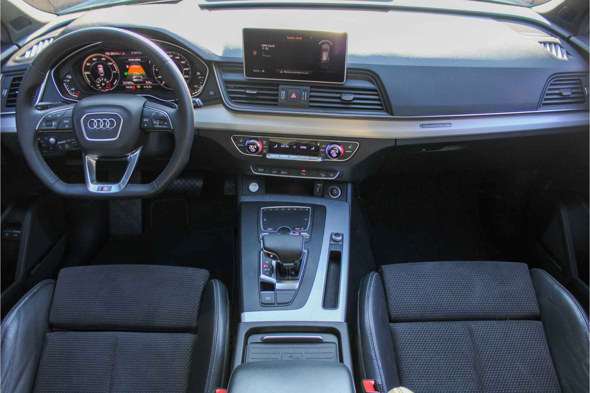 Audi Q5 55TFSIe Quattro S-Edition | VOL! | | Pano | Sfeer | B&O - 7/40