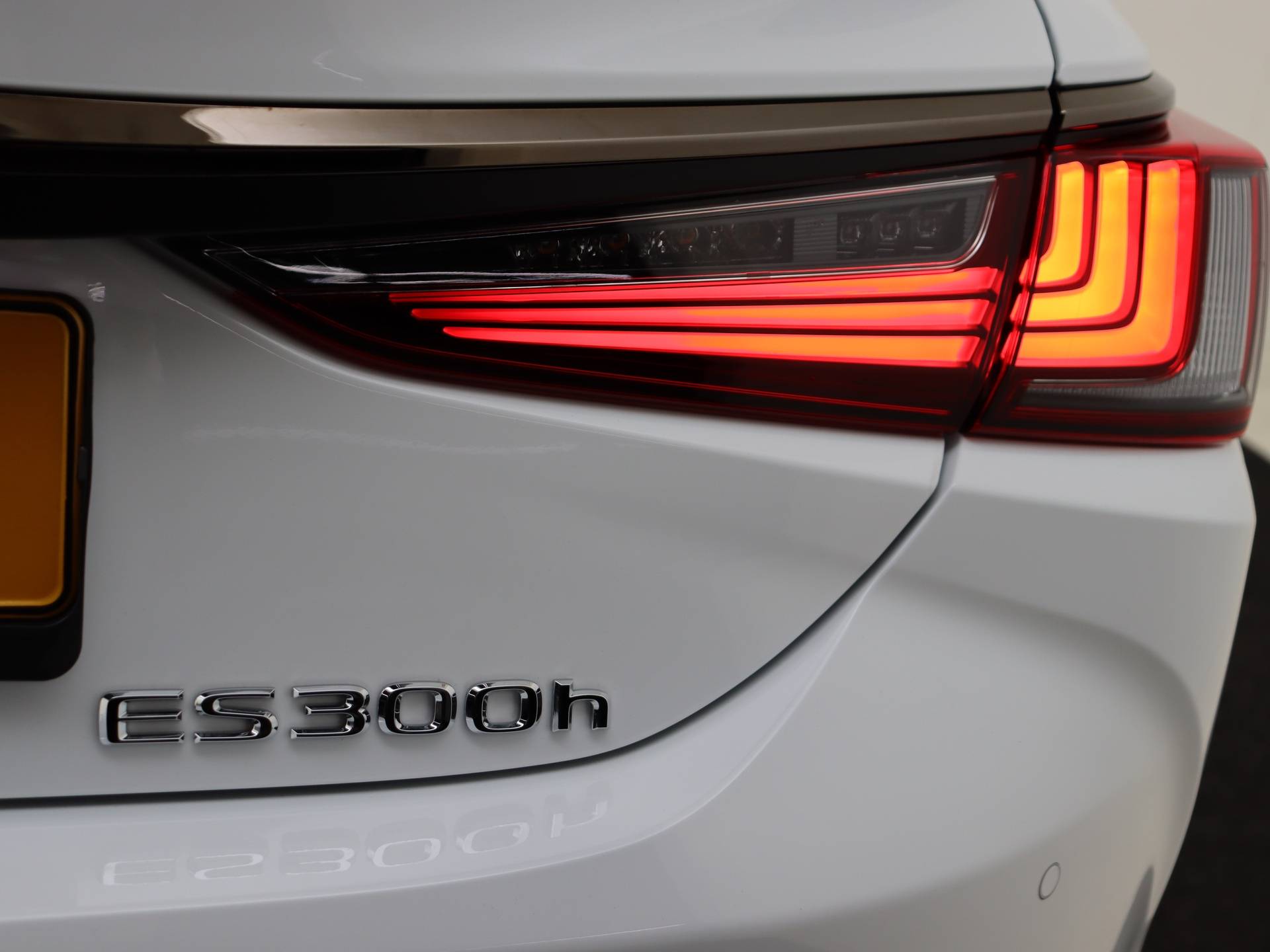 Lexus ES 300h F Sport Design | 19" LM Velgen | Elektrische Stoelen | Sunroof | - 37/49