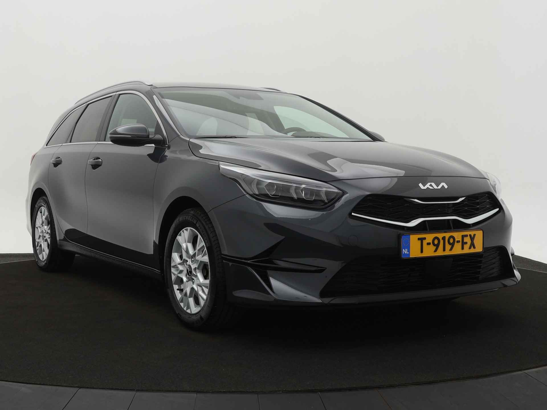 Kia Ceed Sportswagon 1.5 T-GDi DynamicPlusLine * Demo * -  Navigatie - LED koplampen - 18 inch velgen - Apple/Android Carplay - Led - Digtiaal Dashboard - Fabrieksgarantie tot 06-2030 - 11/40