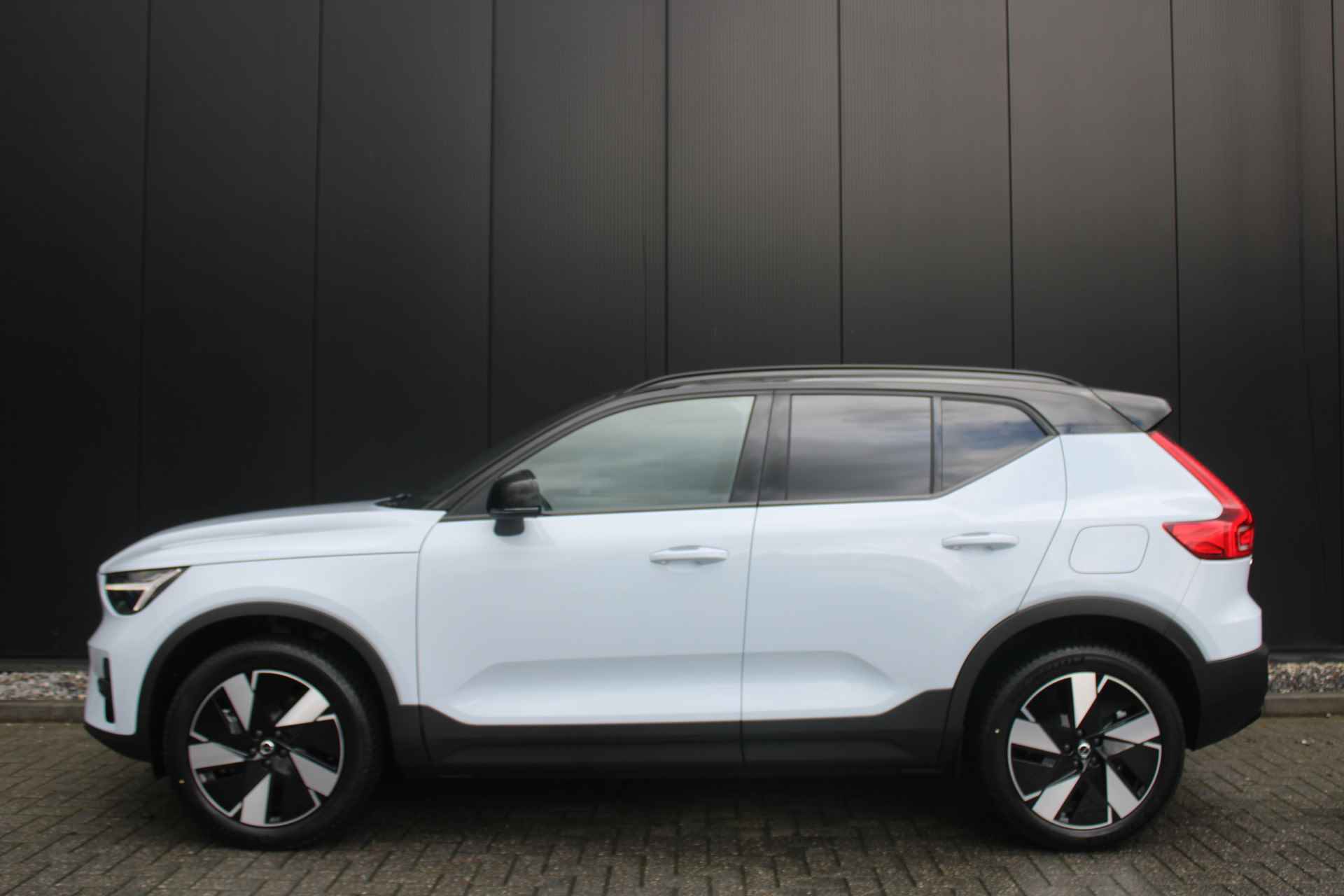 Volvo XC40 Single Motor Extended Range Plus 82 kWh - 4/10