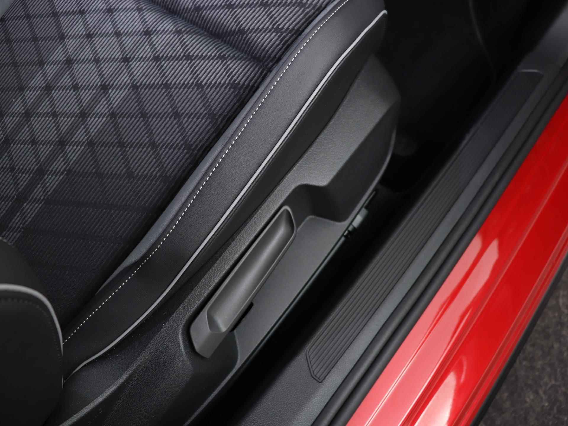 Volkswagen Golf 1.5 eTSI 150PK R-Line DSG | Pano.Dak | Camera | Navigatie | Stoelverwarming | Harman Kardon | Apple CarPlay | Adaptive Cruise | Getint Glas | - 22/57