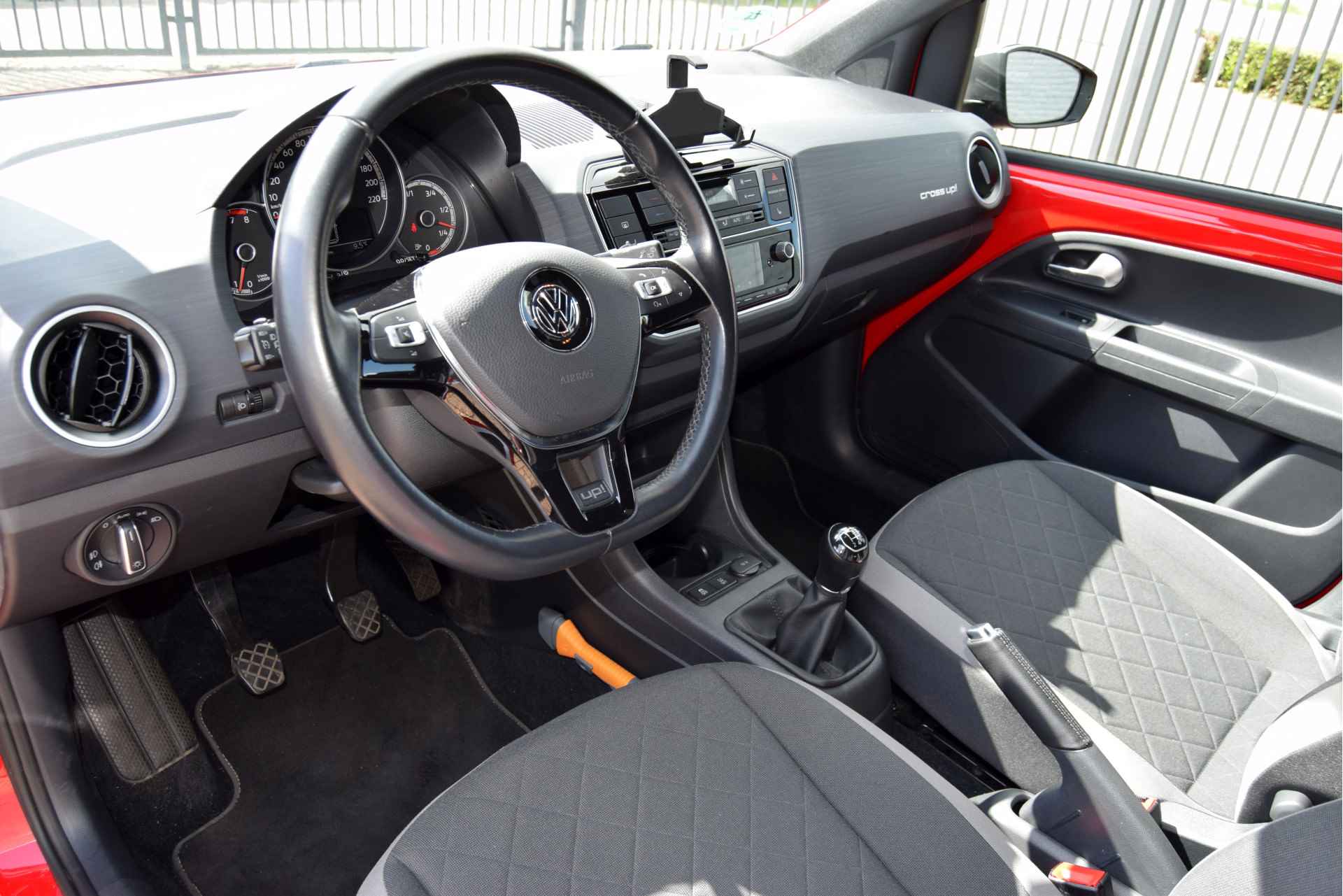 Volkswagen up! 1.0 BMT cross up! Executive Comfort Camera - 12/43