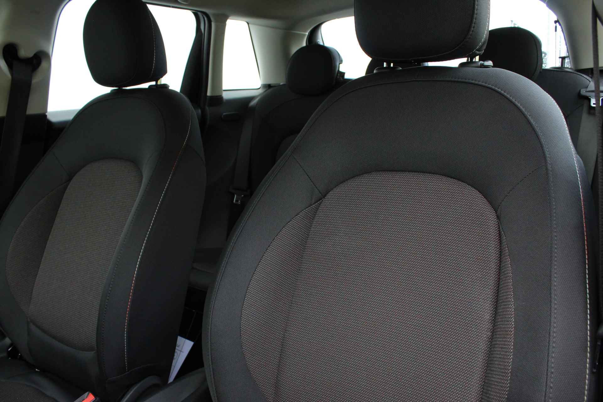 MINI Hatchback Cooper Essential Automaat / Multifunctioneel stuurwiel / LED / PDC achter / Cruise Control / Airconditioning / Navigatie - 13/26