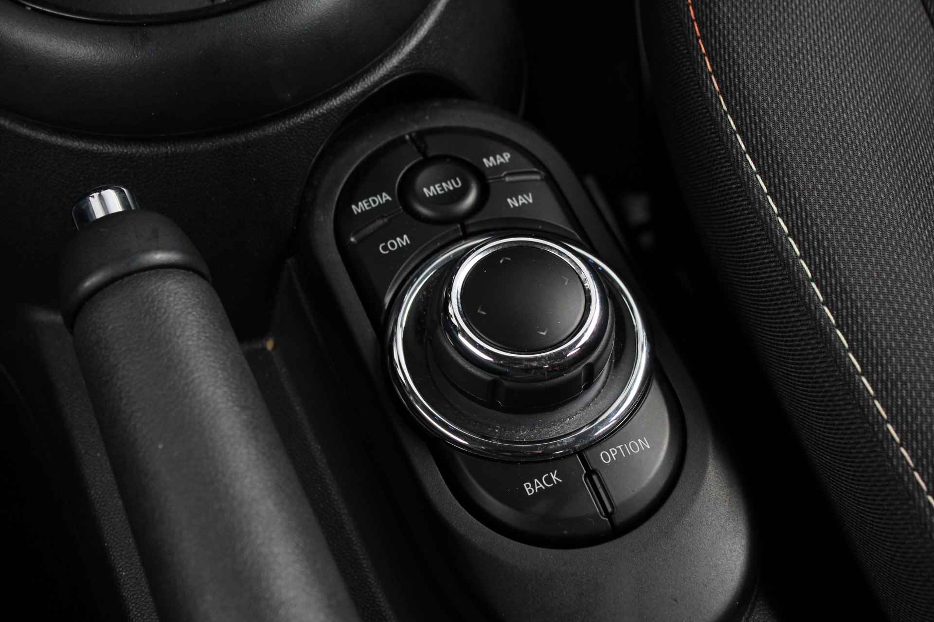 MINI Hatchback Cooper Essential Automaat / Multifunctioneel stuurwiel / LED / PDC achter / Cruise Control / Airconditioning / Navigatie - 20/26