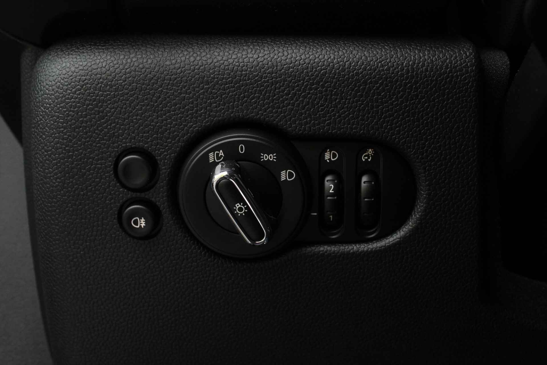 MINI Hatchback Cooper Essential Automaat / Multifunctioneel stuurwiel / LED / PDC achter / Cruise Control / Airconditioning / Navigatie - 25/26