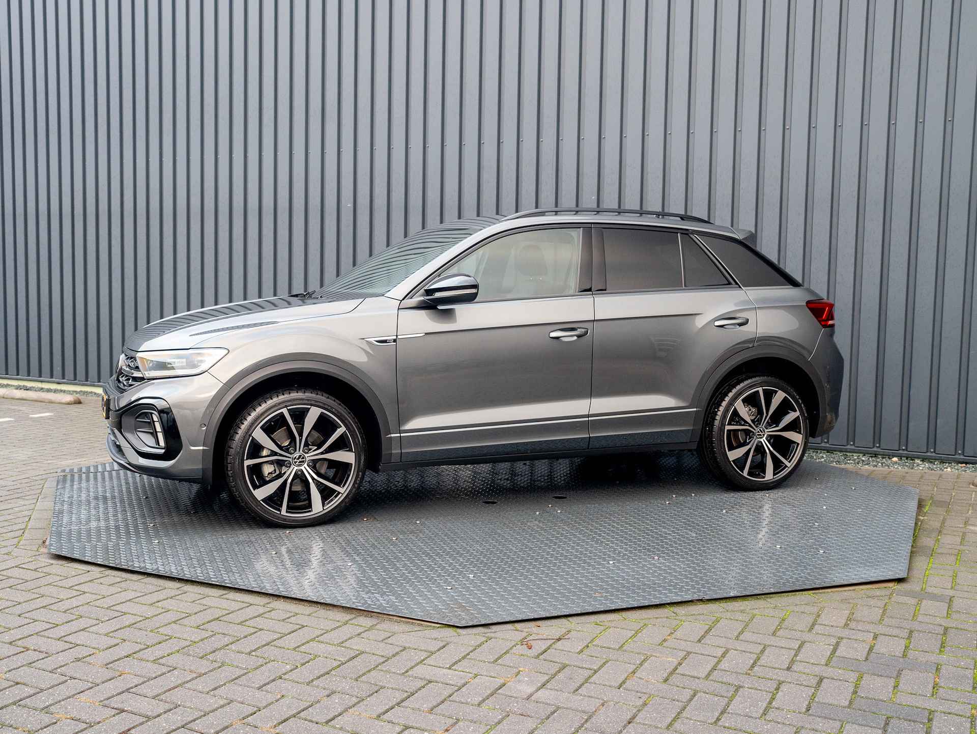 Volkswagen T-Roc 1.5 TSI R-Line Business | Elk A-klep | Side Assist | IQ Light | Camera | Keyless | Prijs Rijklaar!! - 3/51