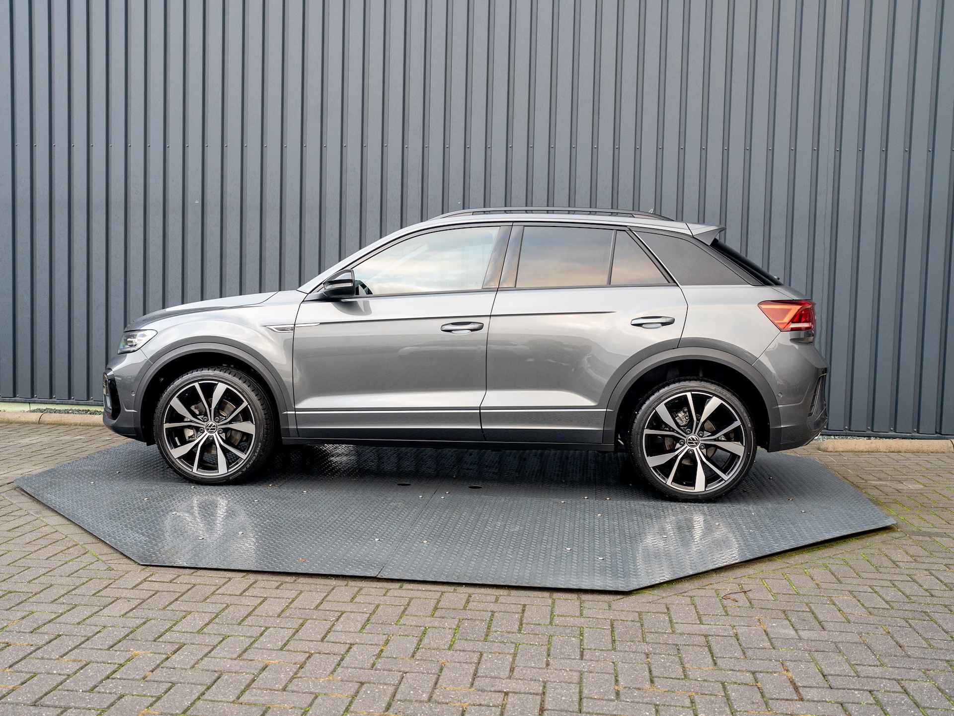 Volkswagen T-Roc 1.5 TSI R-Line Business | Elk A-klep | Side Assist | IQ Light | Camera | Keyless | Prijs Rijklaar!! - 4/51