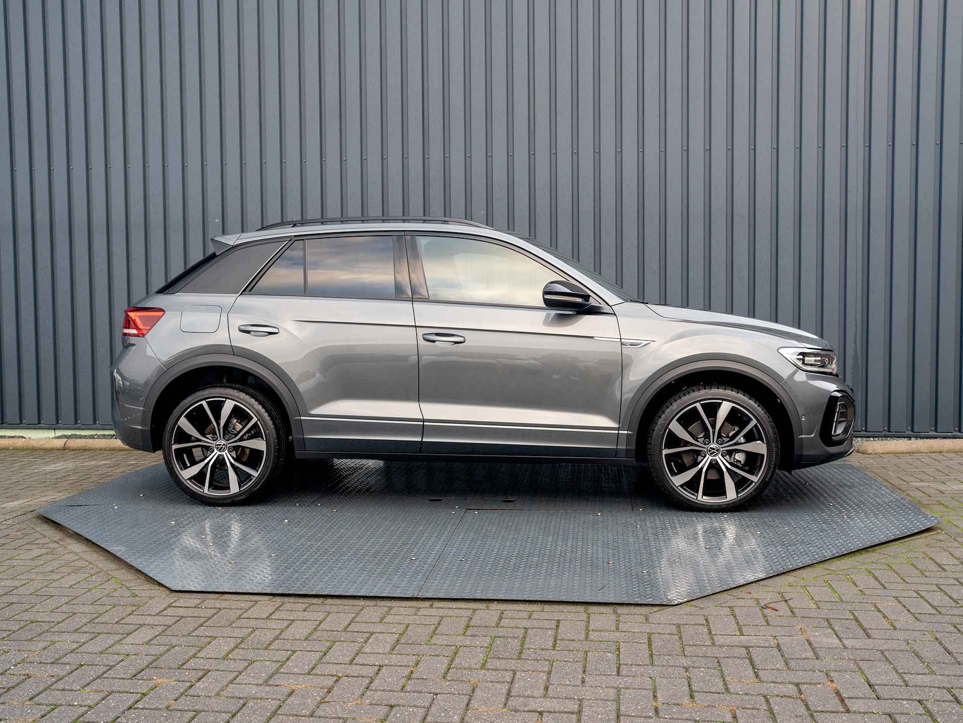 Volkswagen T-Roc 1.5 TSI R-Line Business | Elk A-klep | Side Assist | IQ Light | Camera | Keyless | Prijs Rijklaar!! - 23/51