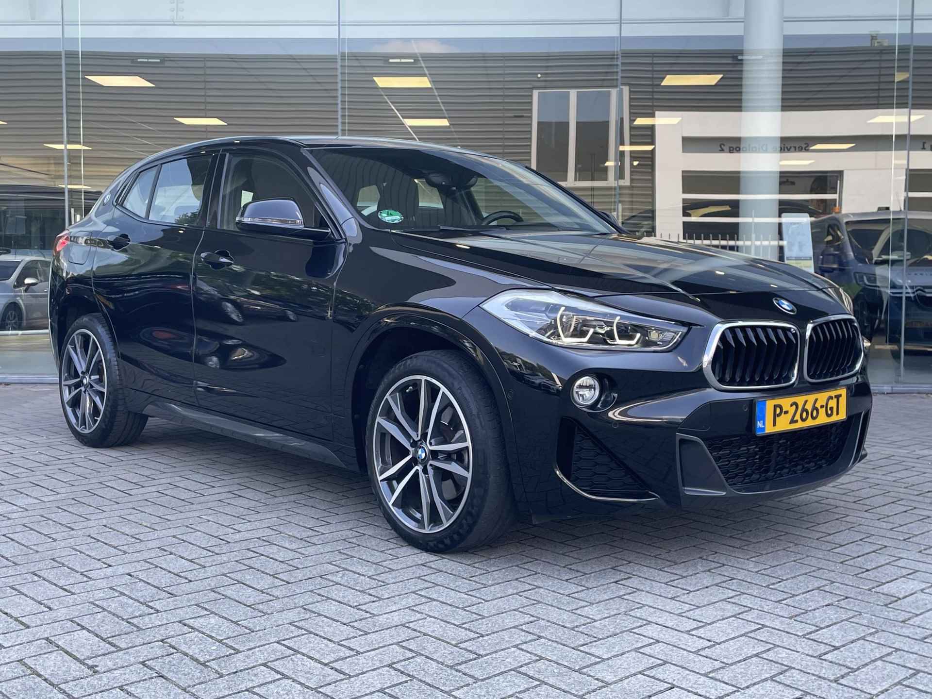 BMW X2 sDrive20i High Executive NAV | ECC | Camera | M-Sport Pakket! | HUD - 2/35