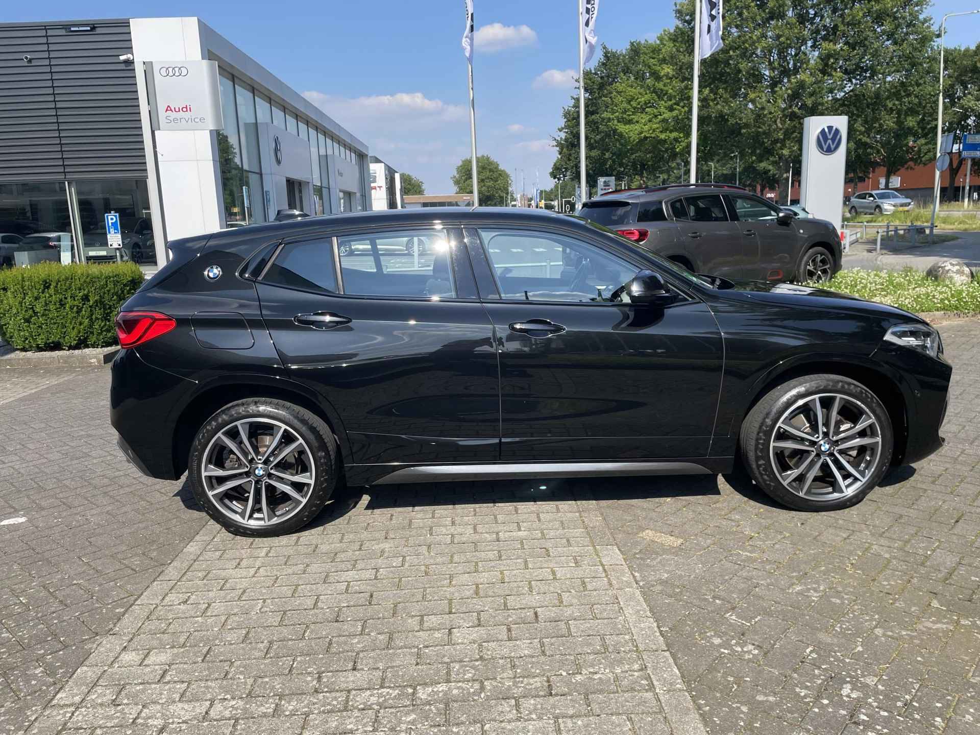 BMW X2 sDrive20i High Executive NAV | ECC | Camera | M-Sport Pakket! | HUD - 8/35