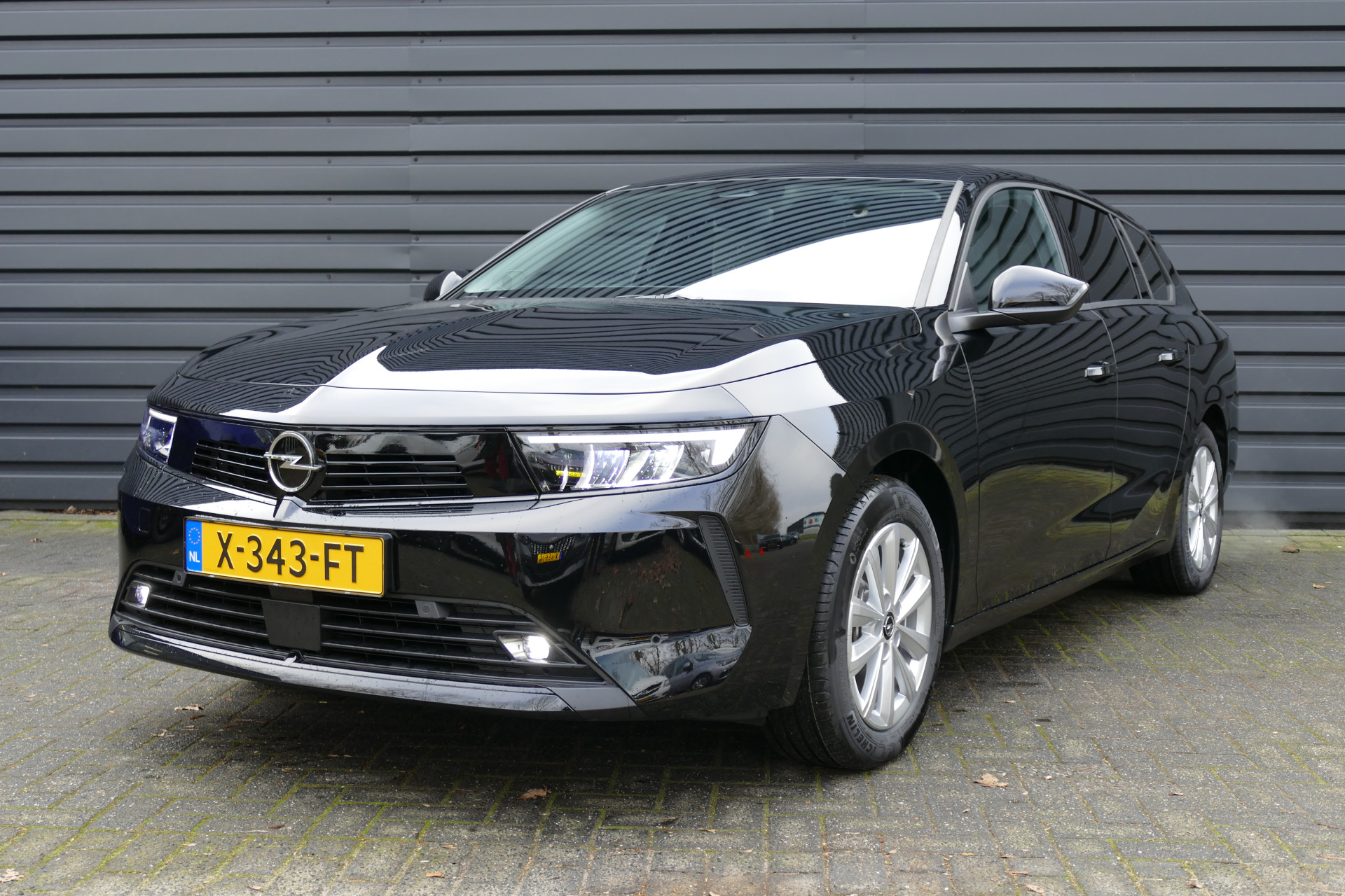 Opel Astra Sports Tourer 1.2 TURBO 110PK EDITION / NAVI / LED / CLIMA / PDC V+A / 16'' LMV / BLUETOOTH / CRUISECONTROL / VOORRAAD / DIRECT bij viaBOVAG.nl