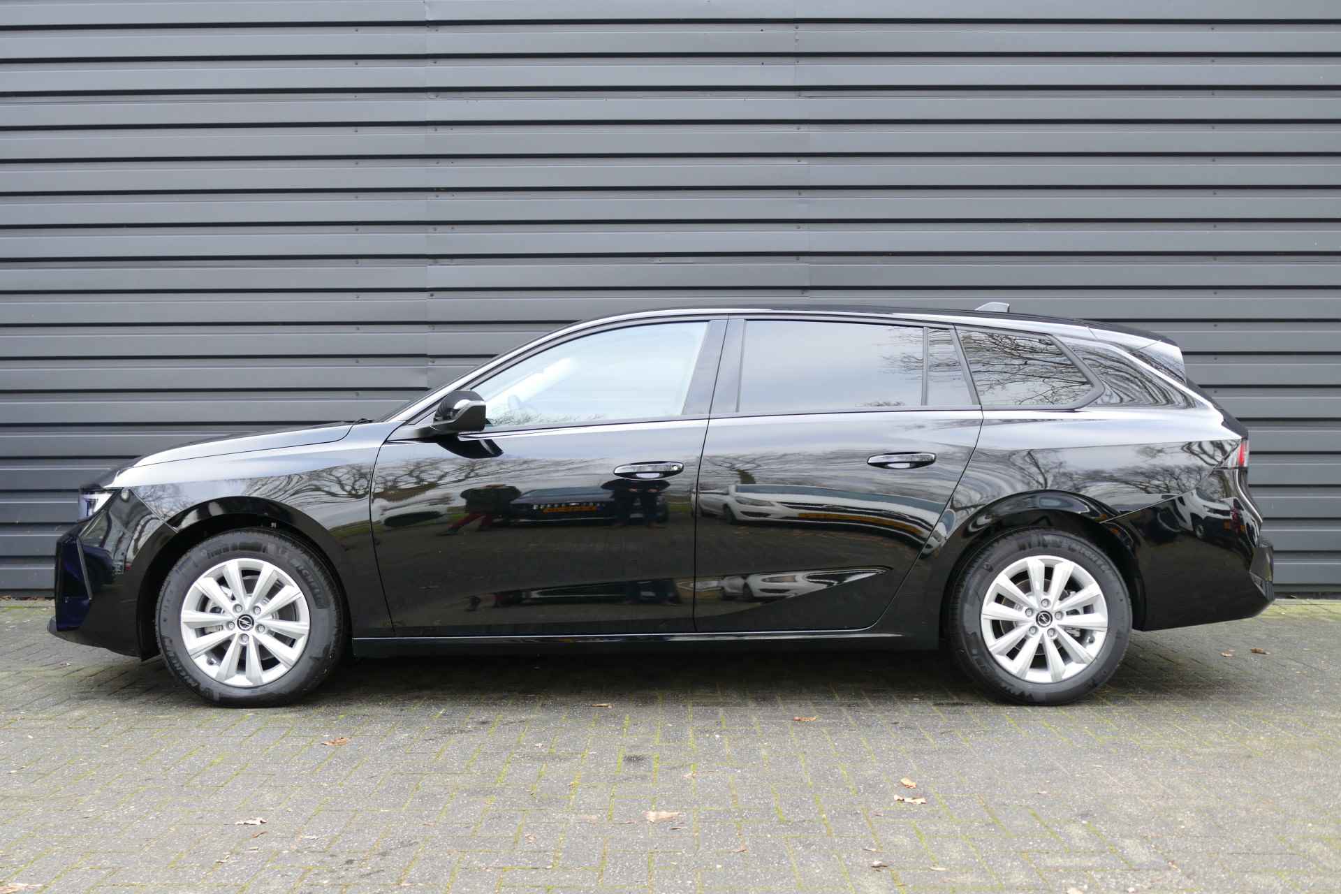 Opel Astra Sports Tourer 1.2 TURBO 110PK EDITION / NAVI / LED / CLIMA / PDC V+A / 16'' LMV / BLUETOOTH / CRUISECONTROL / VOORRAAD / DIRECT - 3/26