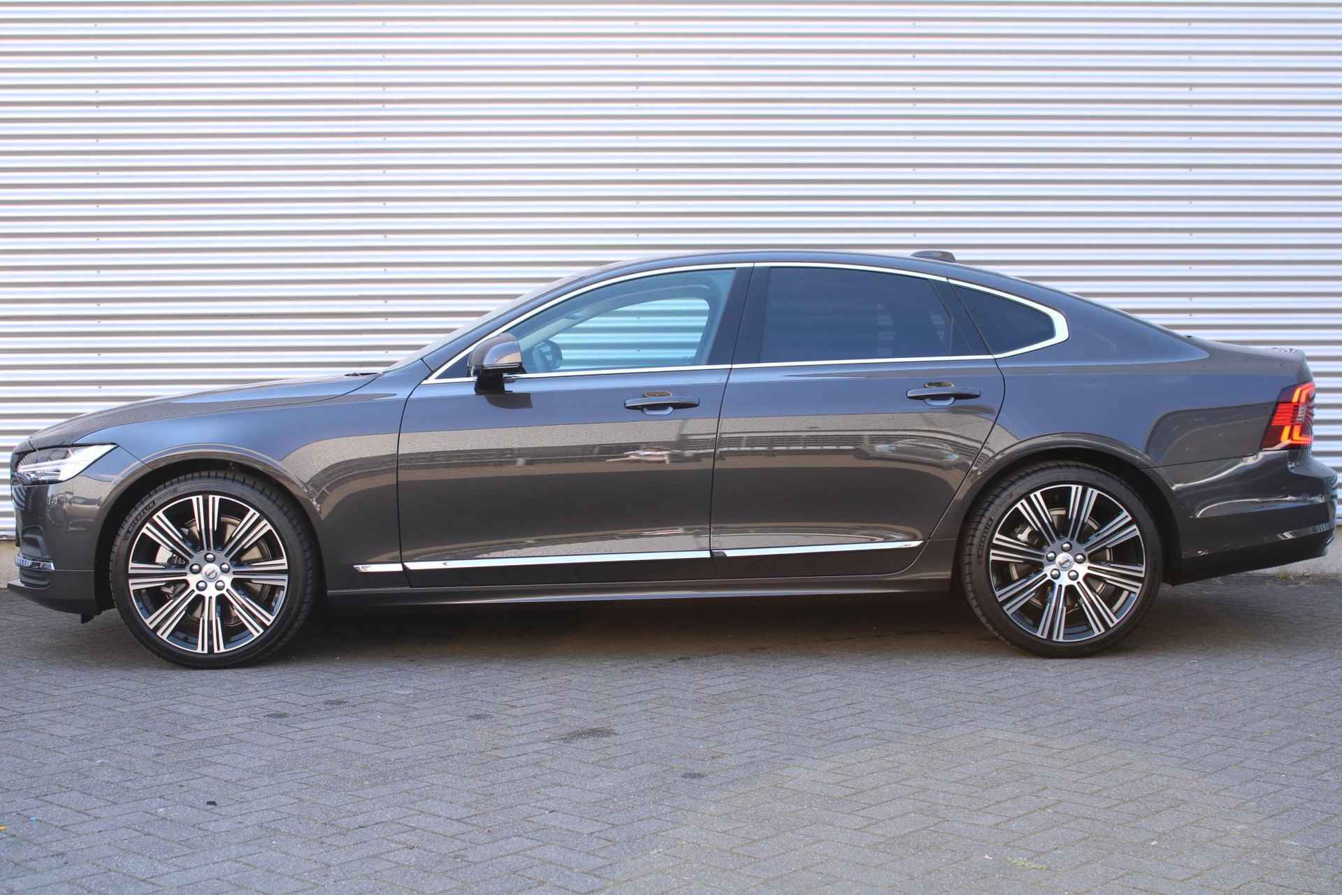 Volvo S90 B5 AUT8 250PK Plus Bright, Visual Park Assist incl. 360° Parkeercamera, 20" Lichtmetalen Velgen, Extra Getint Glas, Power Seats, Harman/Kardon Premium Geluidssysteem, Lederen Bekleding, Elektrisch Bedienbare Achterklep, Keyless Entry, BLIS, Verwarmbare Voorstoelen, Stuurwielverwarming - 9/27