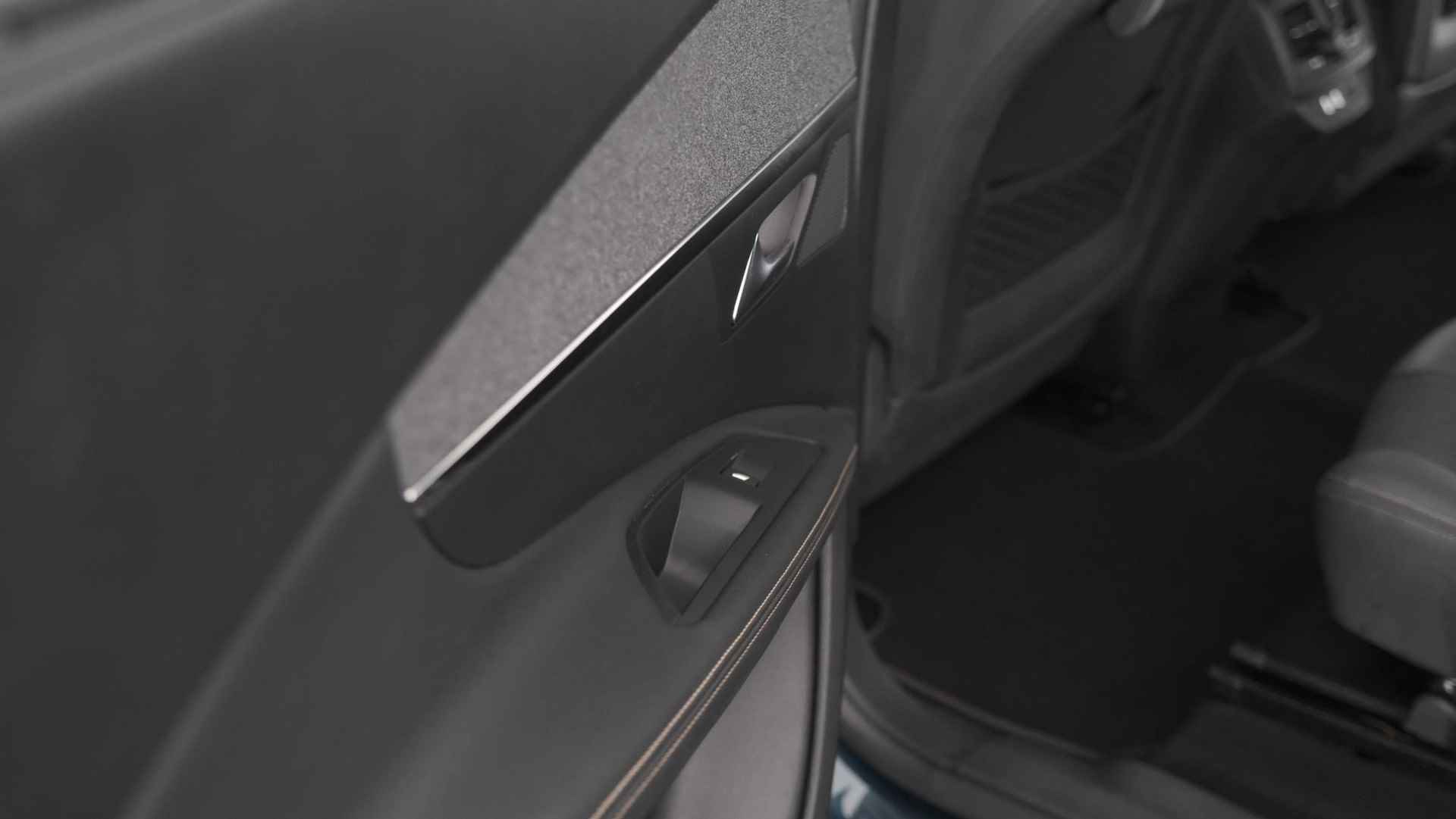 Peugeot 5008 PureTech 130 EAT8 GT-Line | Trekhaak | 7 Zitplaatsen | Dodehoekdetectie | Apple Carplay | Parkeersensoren | Pack Safety - 45/80