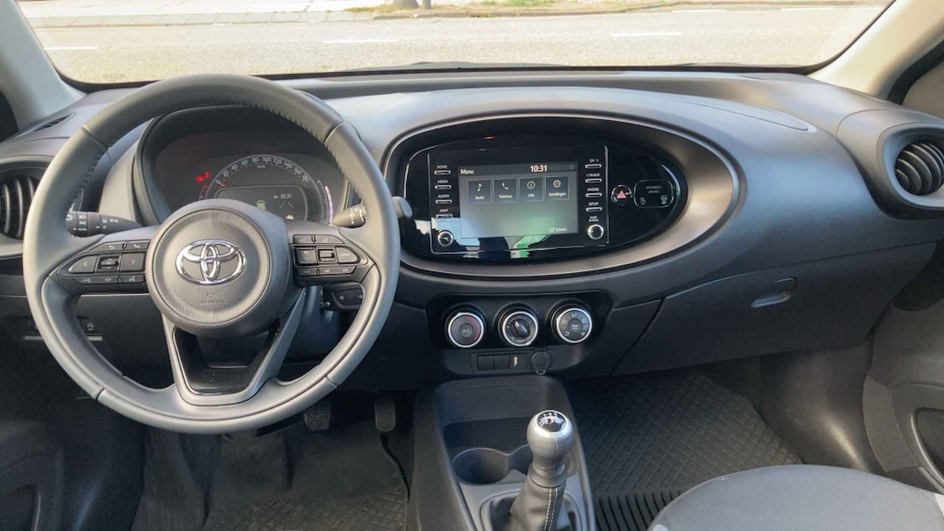 Toyota Aygo X 1.0 VVT-i MT play - 13/16