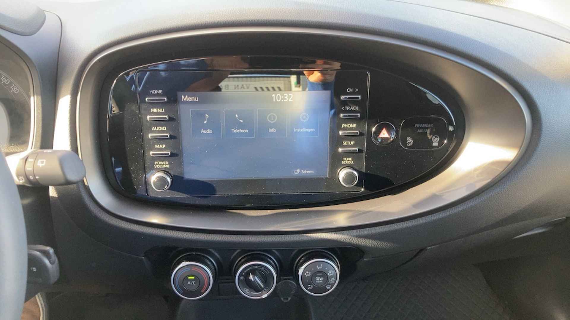 Toyota Aygo X 1.0 VVT-i MT play - 15/16