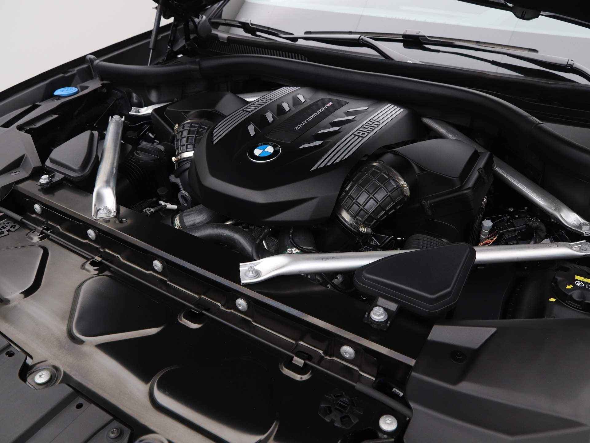 BMW X6 M50i High Executive - 4/26