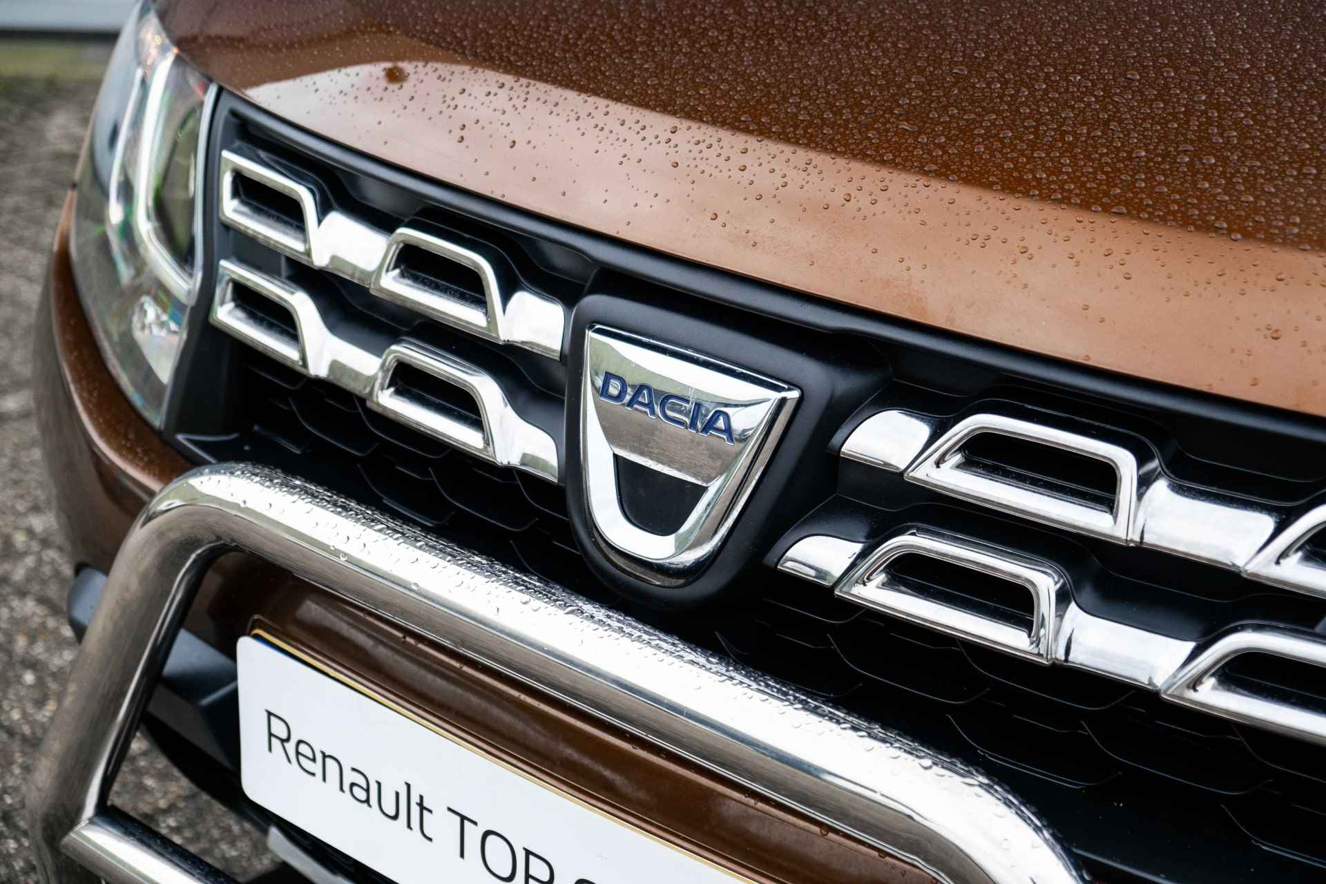 Dacia Duster 1.2 TCe 4x2 Lauréate | BULL BAR | TREKHAAK | STOELVERWARMING | LEDER | incl. Bovag rijklaarpakket met 12 maanden garantie - 24/51