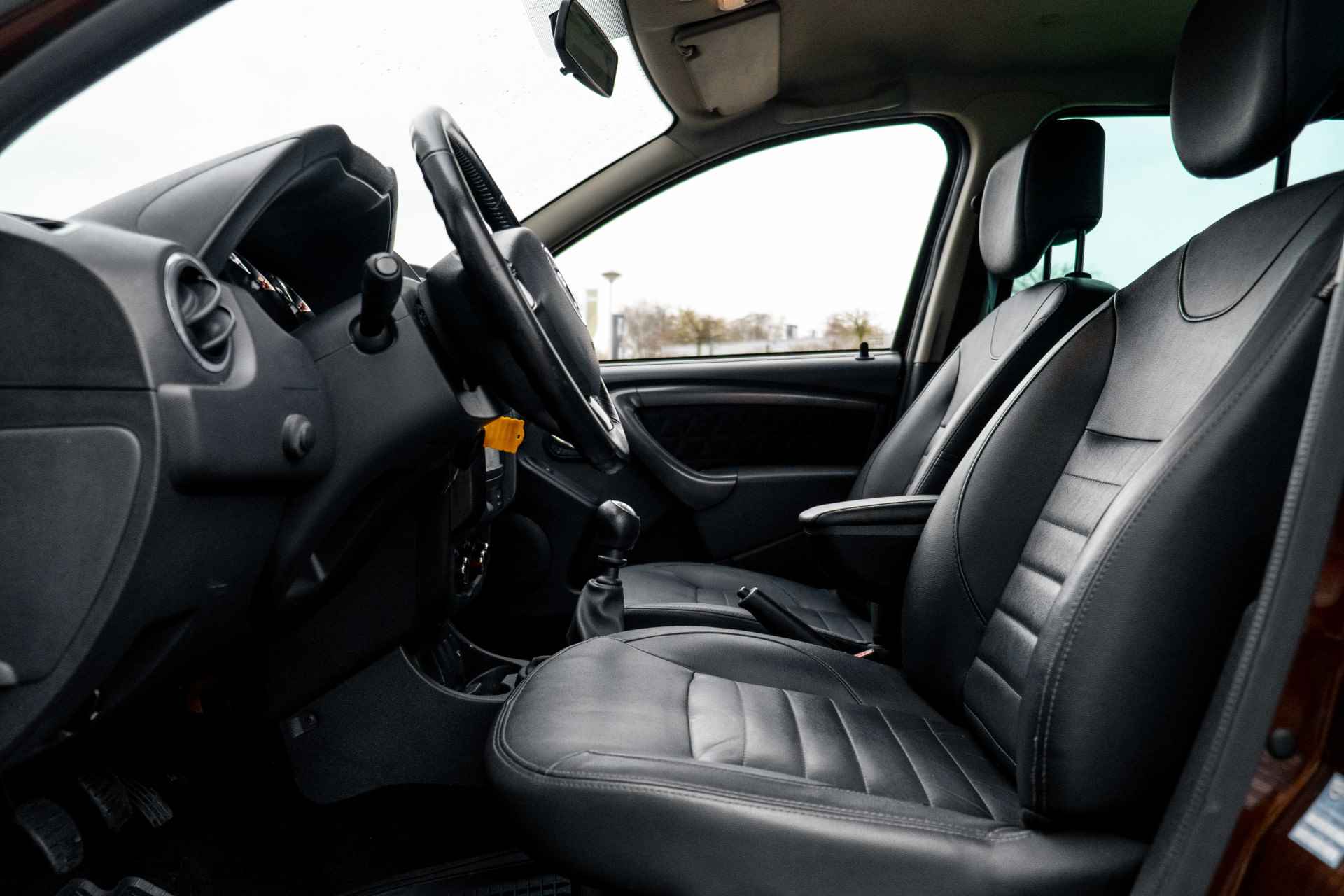 Dacia Duster 1.2 TCe 4x2 Lauréate | BULL BAR | TREKHAAK | STOELVERWARMING | LEDER | incl. Bovag rijklaarpakket met 12 maanden garantie - 33/51