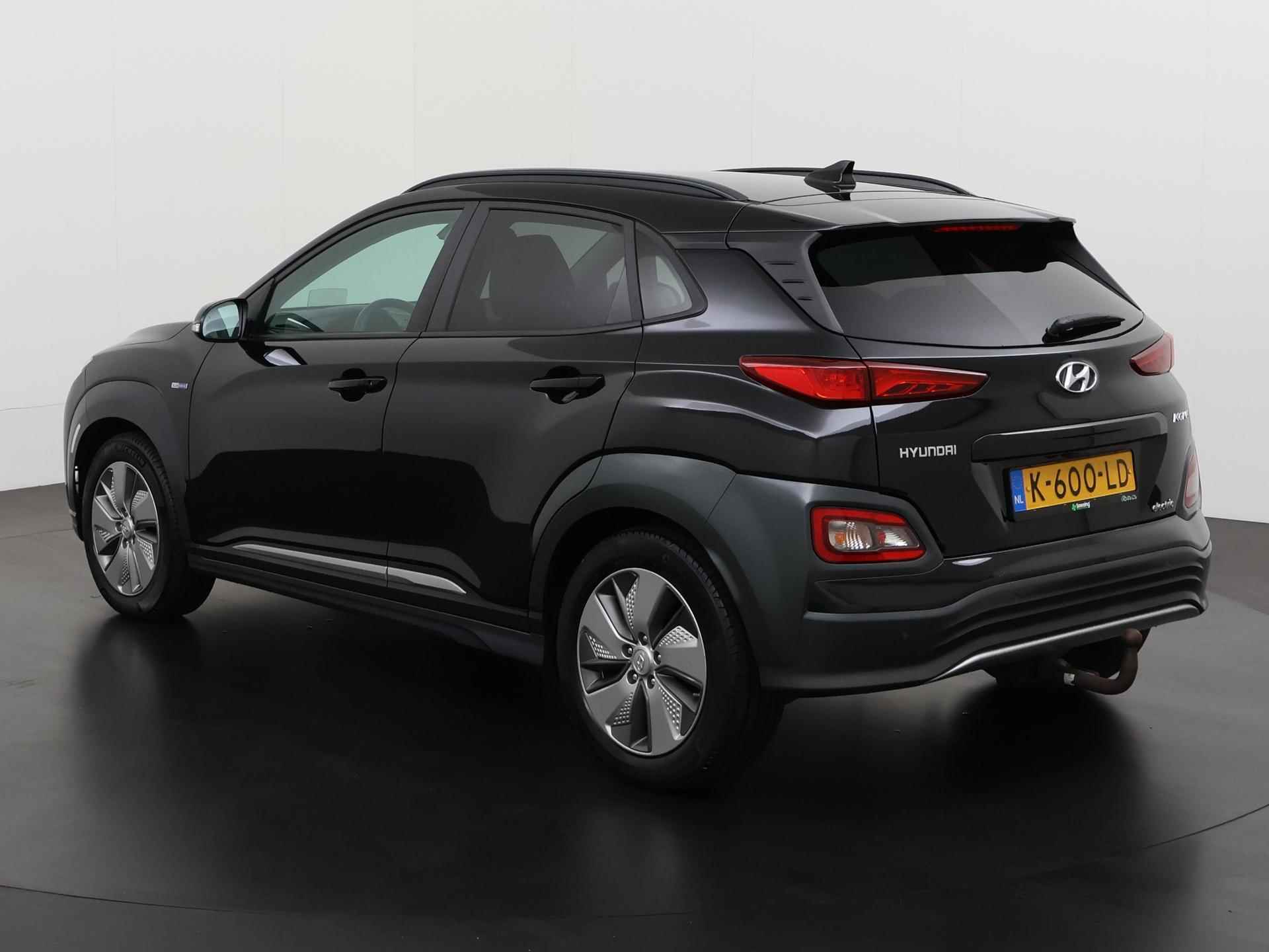 Hyundai Kona EV Premium 64 kWh 3 fase | Schuifdak | Leder | Trekhaak | Camera | Zondag Open! - 6/45