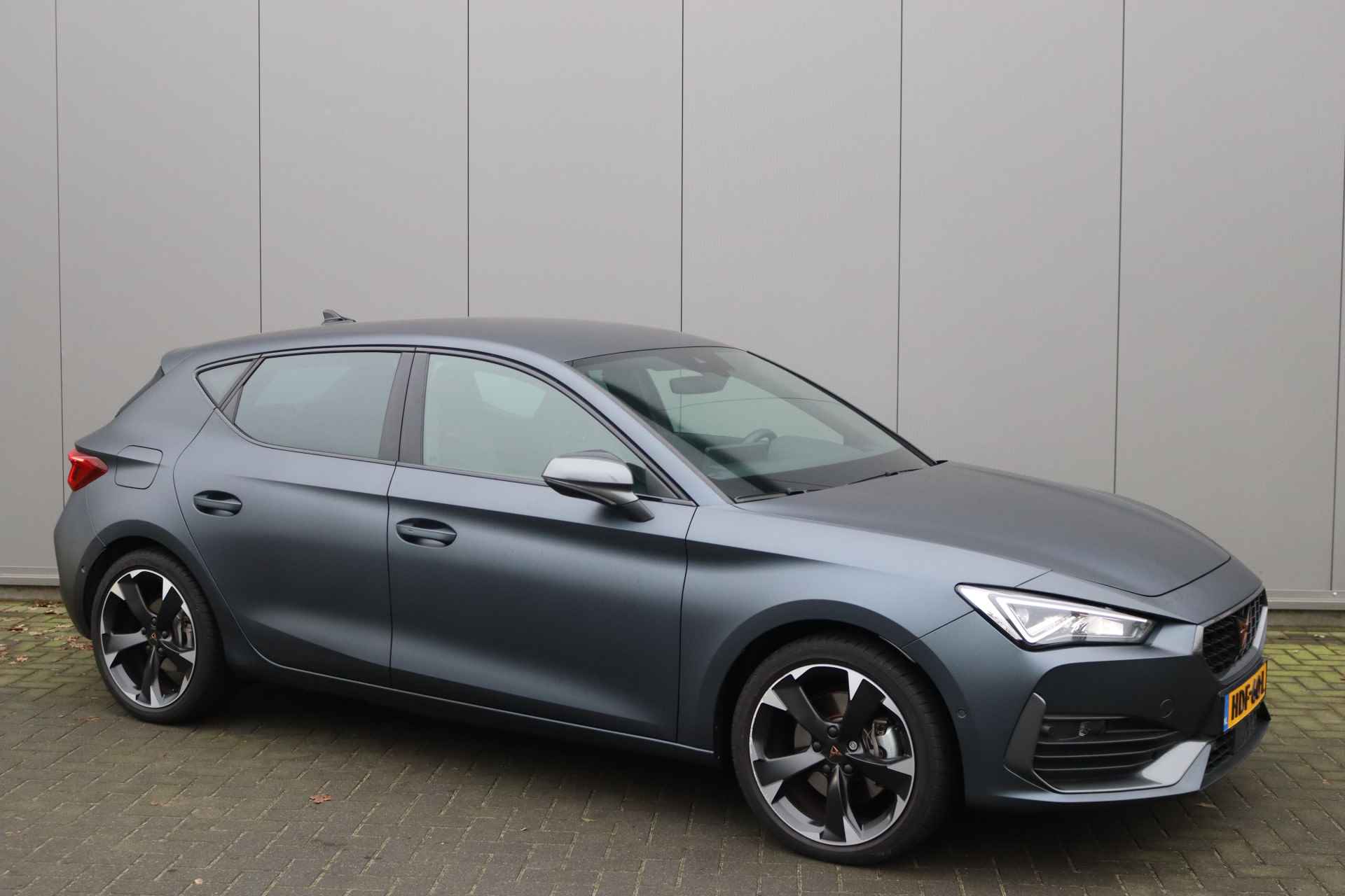 CUPRA Leon 1.4 e-Hybrid PHEV 204PK VZ Performance Navigatie/Camera/Adaptive-Cruise/Winterpack - 2/37