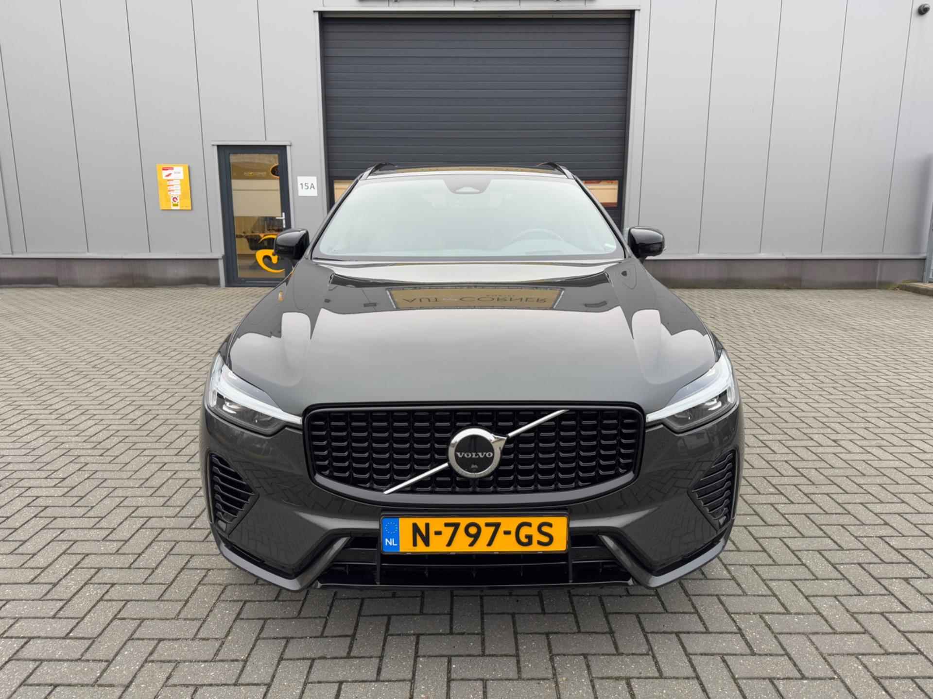 Volvo XC60 2.0 T6 Plug-in hybrid AWD R-Design /Tijdelijke Actie: 5% Korting op Alle Voertuigen! - 3/39