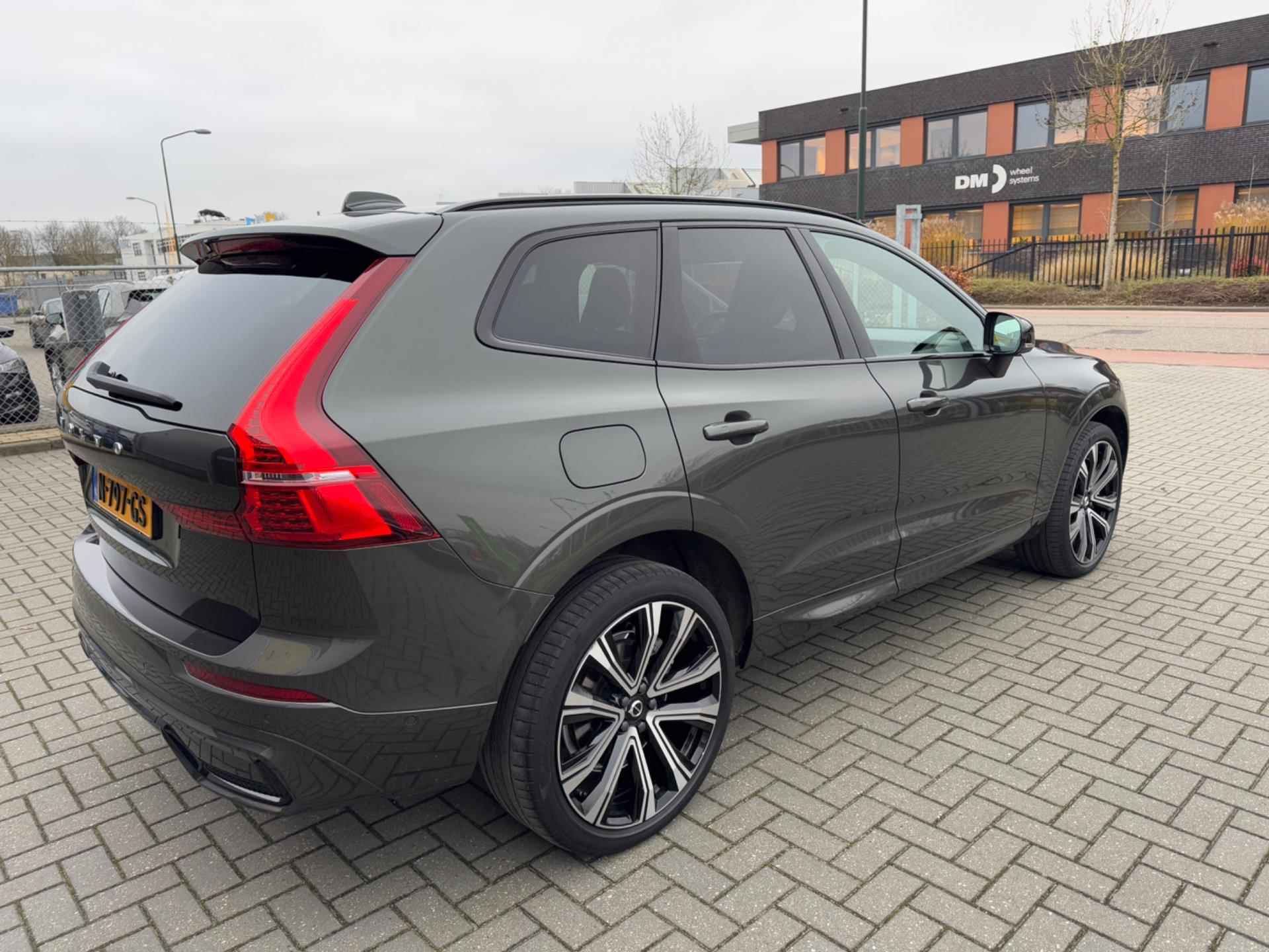 Volvo XC60 2.0 T6 Plug-in hybrid AWD R-Design /Tijdelijke Actie: 5% Korting op Alle Voertuigen! - 7/39