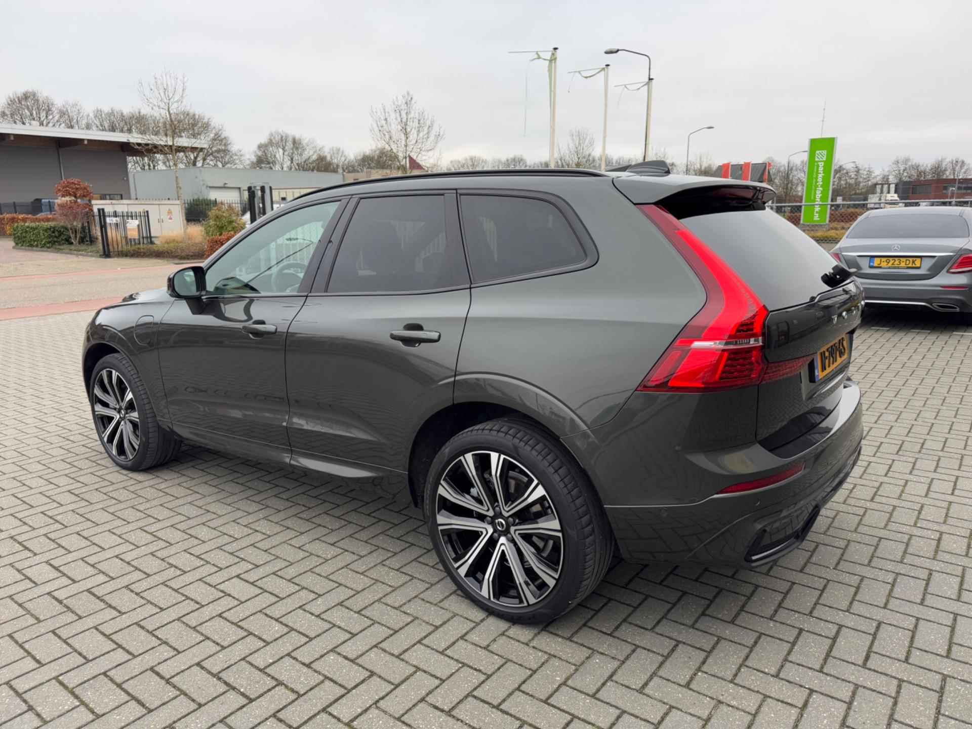 Volvo XC60 2.0 T6 Plug-in hybrid AWD R-Design /Tijdelijke Actie: 5% Korting op Alle Voertuigen! - 9/39