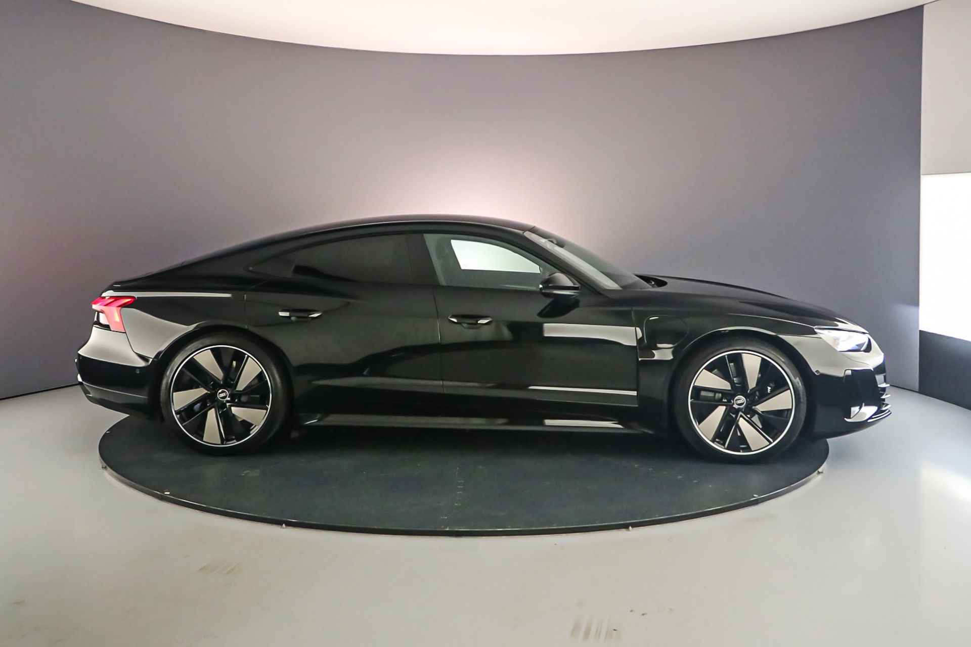 Audi e-tron GT RS 600PK | Head-up | Stoelventilatie | Optiek Zwart | Leder | B&O | Keyless | Rondomzicht | Laser | Luchtvering | Stuurwiel-verwarming| - 6/55