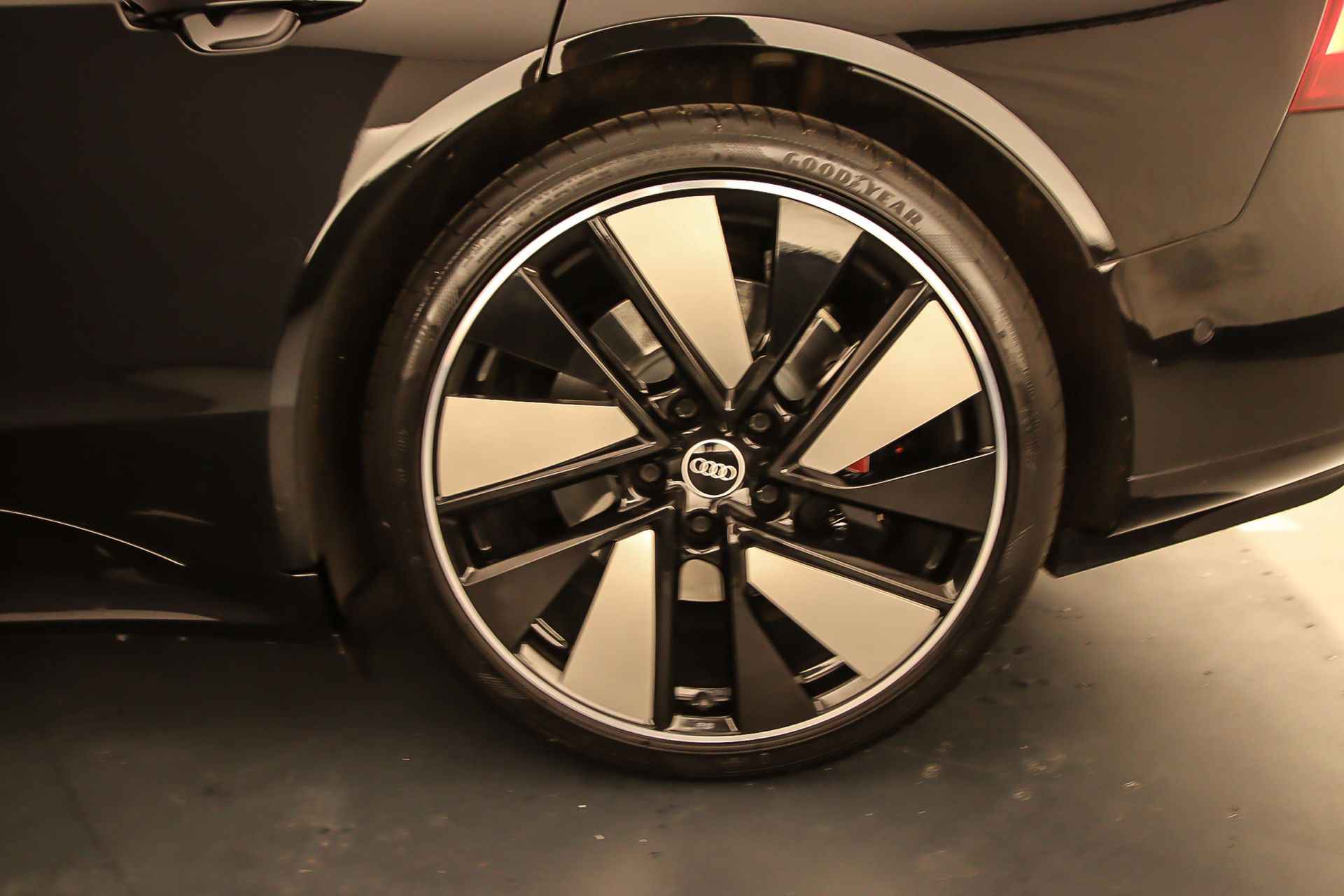 Audi e-tron GT RS 600PK | Head-up | Stoelventilatie | Optiek Zwart | Leder | B&O | Keyless | Rondomzicht | Laser | Luchtvering | Stuurwiel-verwarming| - 40/55