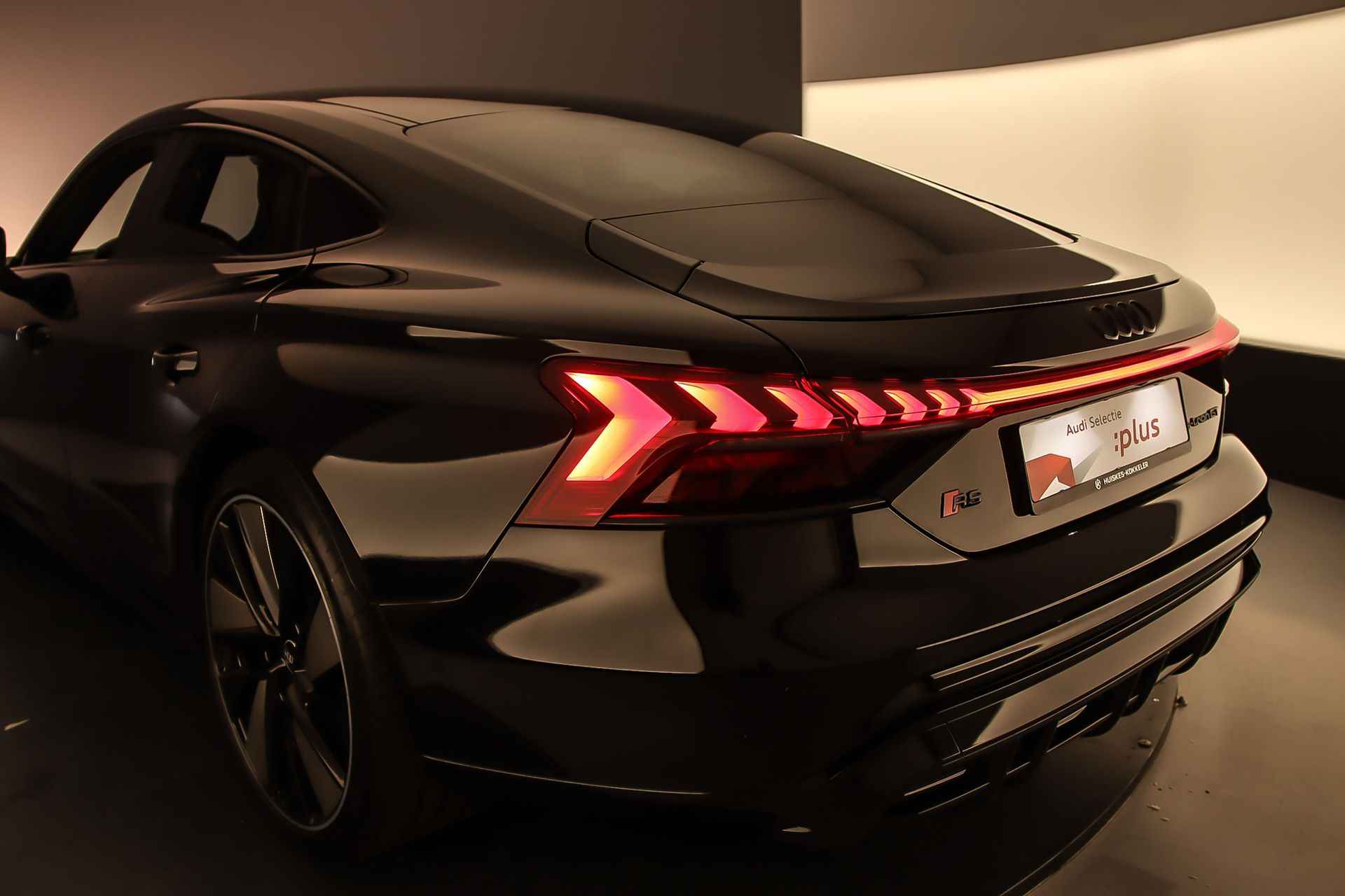 Audi e-tron GT RS 600PK | Head-up | Stoelventilatie | Optiek Zwart | Leder | B&O | Keyless | Rondomzicht | Laser | Luchtvering | Stuurwiel-verwarming| - 41/55