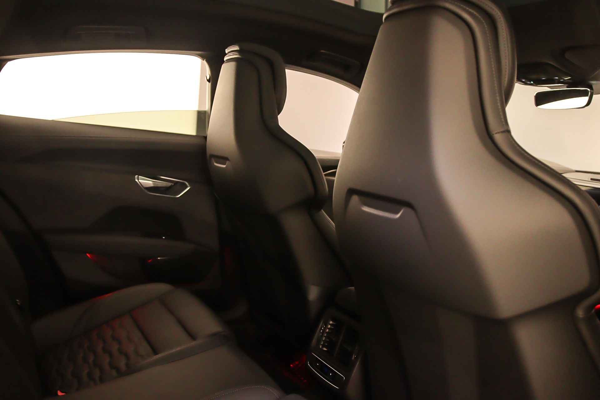 Audi e-tron GT RS 600PK | Head-up | Stoelventilatie | Optiek Zwart | Leder | B&O | Keyless | Rondomzicht | Laser | Luchtvering | Stuurwiel-verwarming| - 49/55