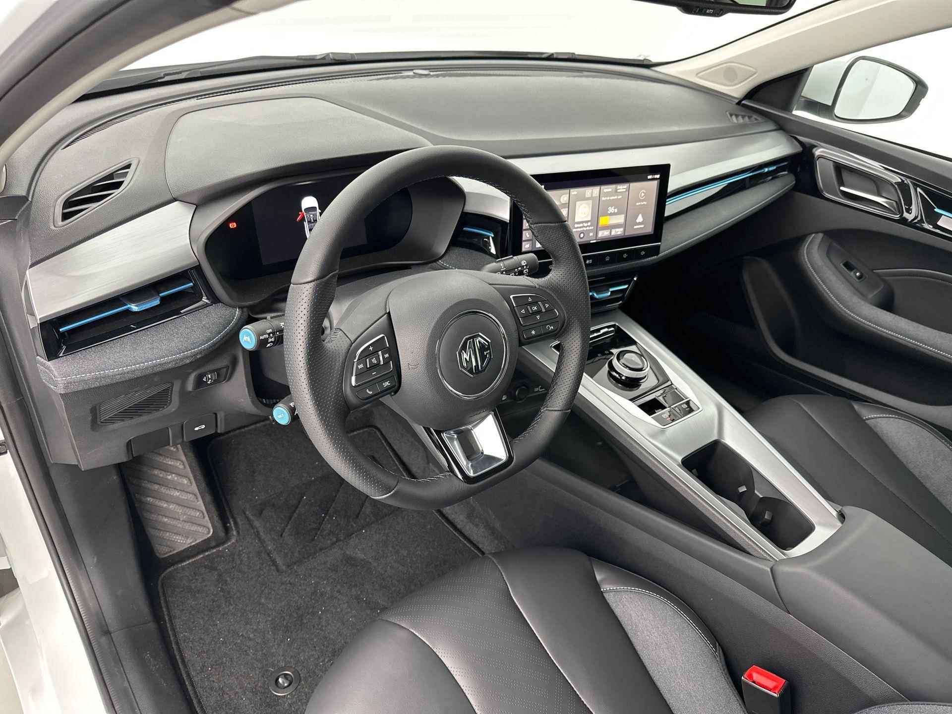 MG 5 Standard Range Luxury 50 kWh NIEUW | Platinum Deal | €3.695,- Korting | Subsidie €2.000 | Apple Carplay | Camera | PDC - 14/27