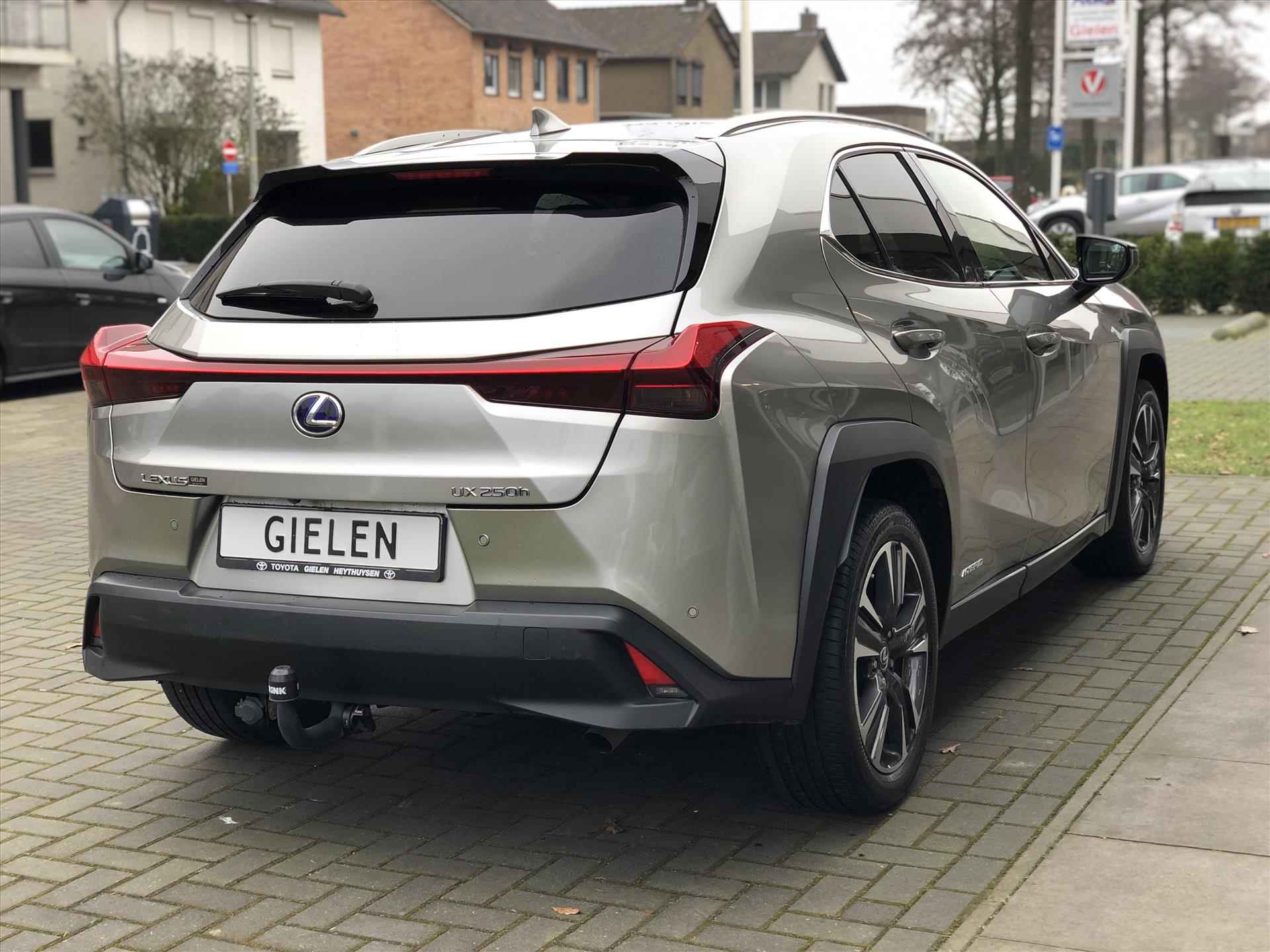 Lexus Ux 250h 184pk Preference Line | Trekhaak, Dodehoekherkenning, 18 inch, Leer, Stoelverwarming, Parkeersensoren, Navigatie - 4/28