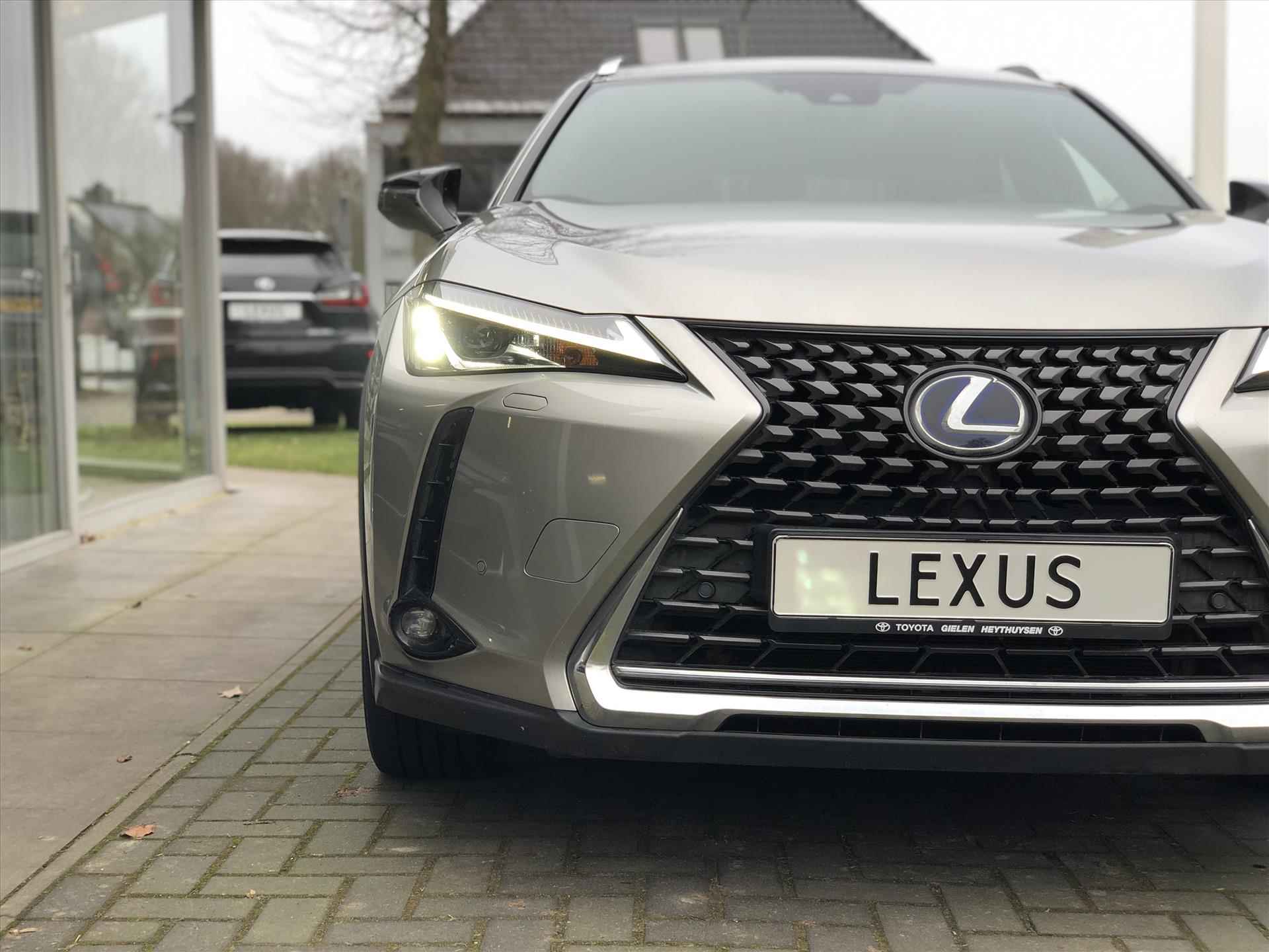 Lexus Ux 250h 184pk Preference Line | Trekhaak, Dodehoekherkenning, 18 inch, Leer, Stoelverwarming, Parkeersensoren, Navigatie - 8/28