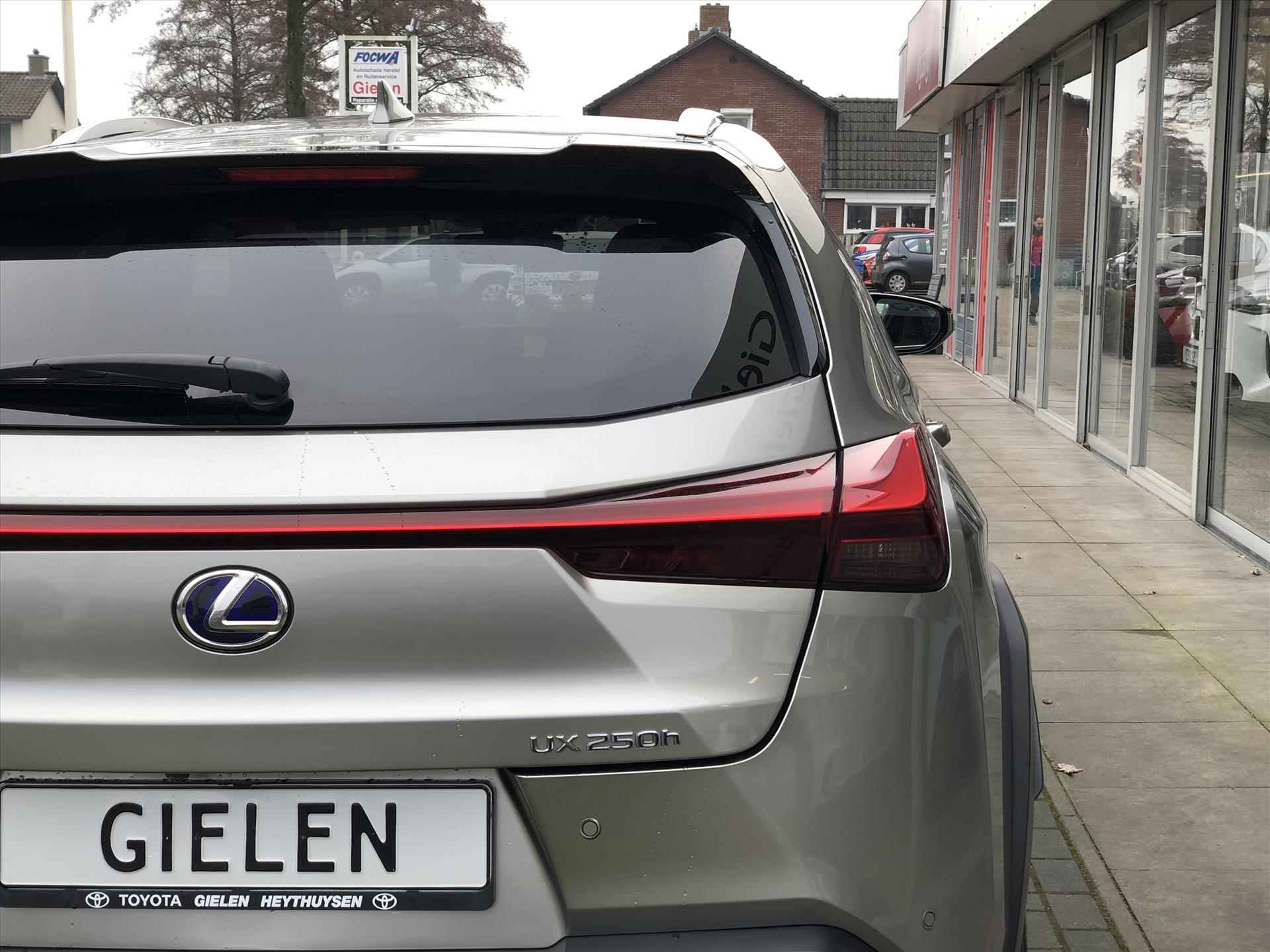 Lexus Ux 250h 184pk Preference Line | Trekhaak, Dodehoekherkenning, 18 inch, Leer, Stoelverwarming, Parkeersensoren, Navigatie - 10/28