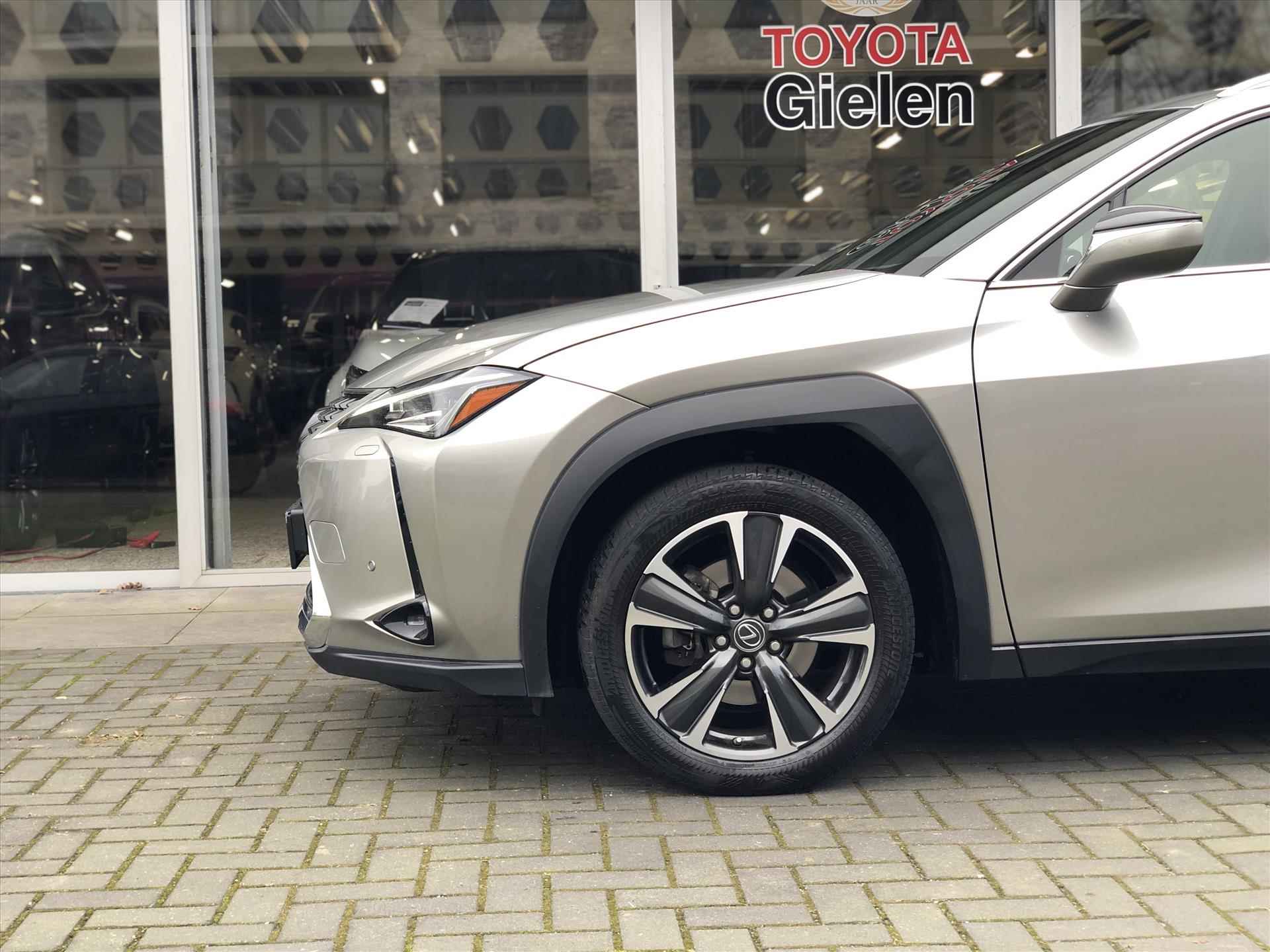 Lexus Ux 250h 184pk Preference Line | Trekhaak, Dodehoekherkenning, 18 inch, Leer, Stoelverwarming, Parkeersensoren, Navigatie - 13/28