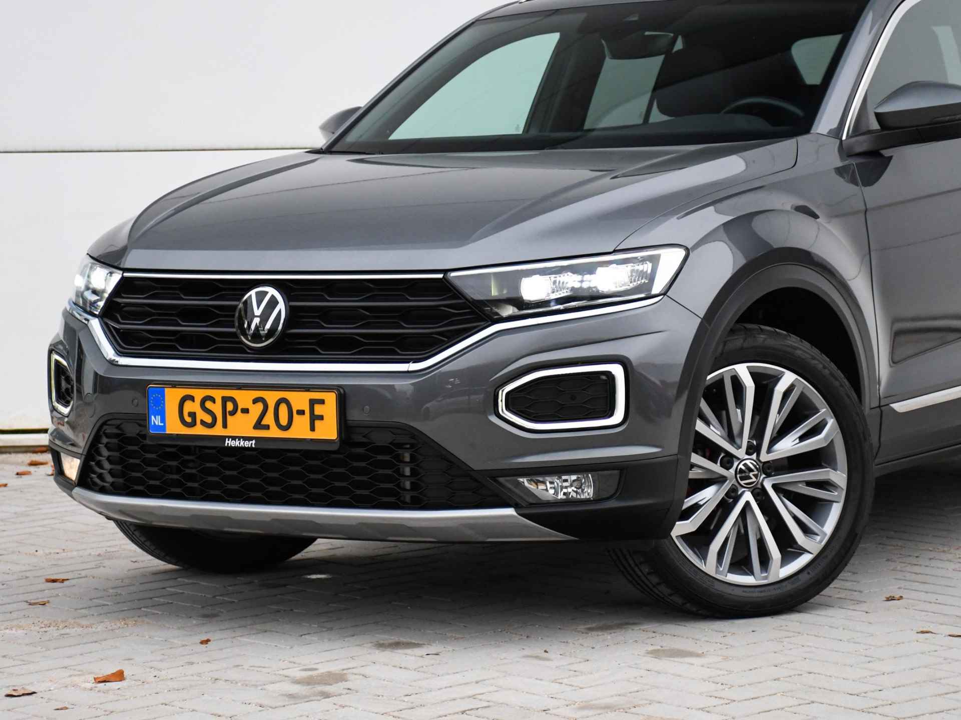 Volkswagen T-Roc Sport 1.5 TSI 150pk Automaat SCHUIF-DAK | DODE HOEK | 18''LM | PDC + CAM. | LED | NAVI | DAB | APPLE-CARPLAY - 2/40